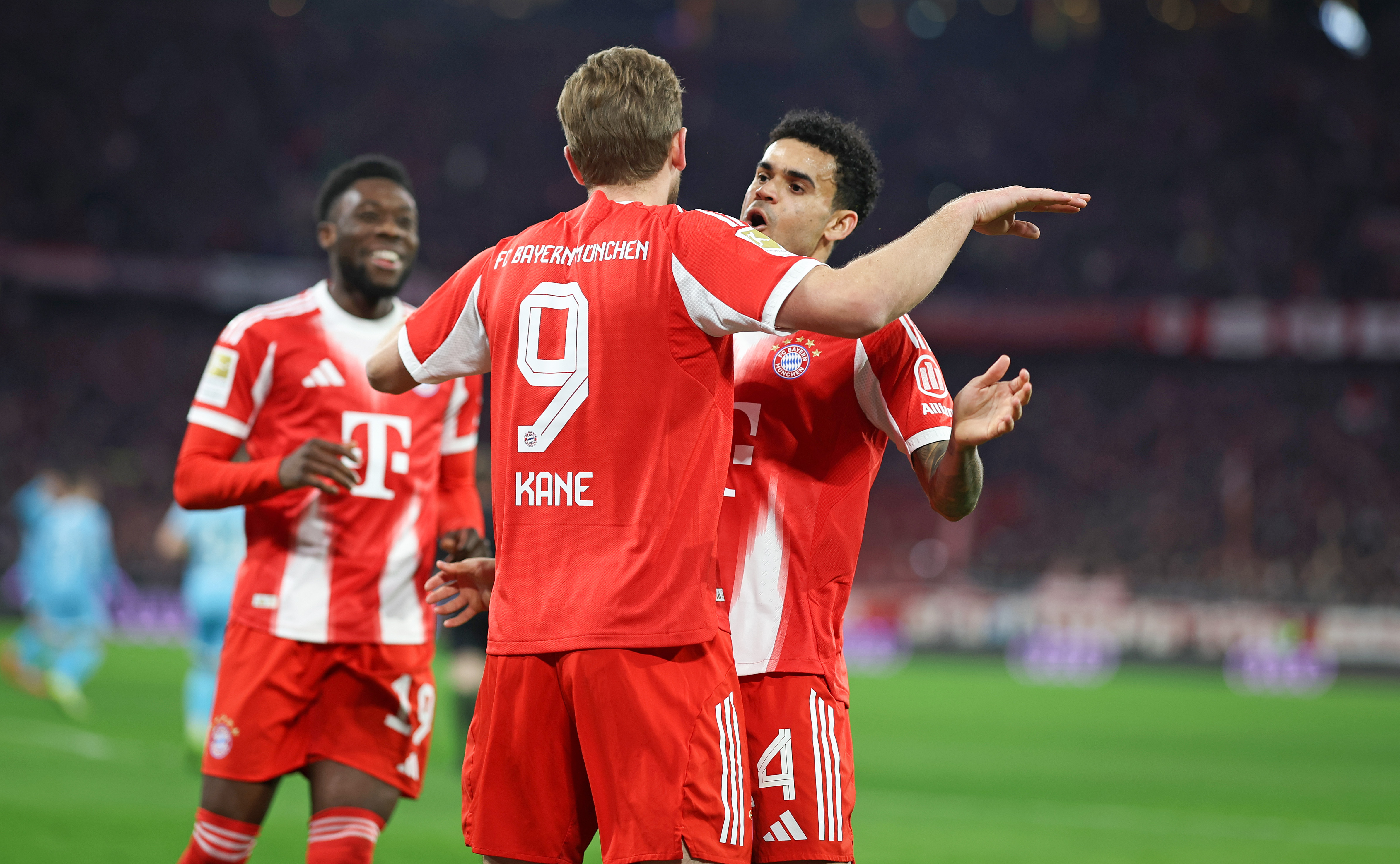MUNICH, GERMANY - FEBRUARY 08: Harry Kane of Bayern Muenchen celebrates as he scores the goal 1:0 with Luis Diaz of Bayern Muenchen during the Bundesliga match between FC Bayern München and TSG Hoffenheim at Allianz Arena on February 08, 2026 in Munich, Germany. (Photo by Stefan Matzke - sampics/Getty Images)