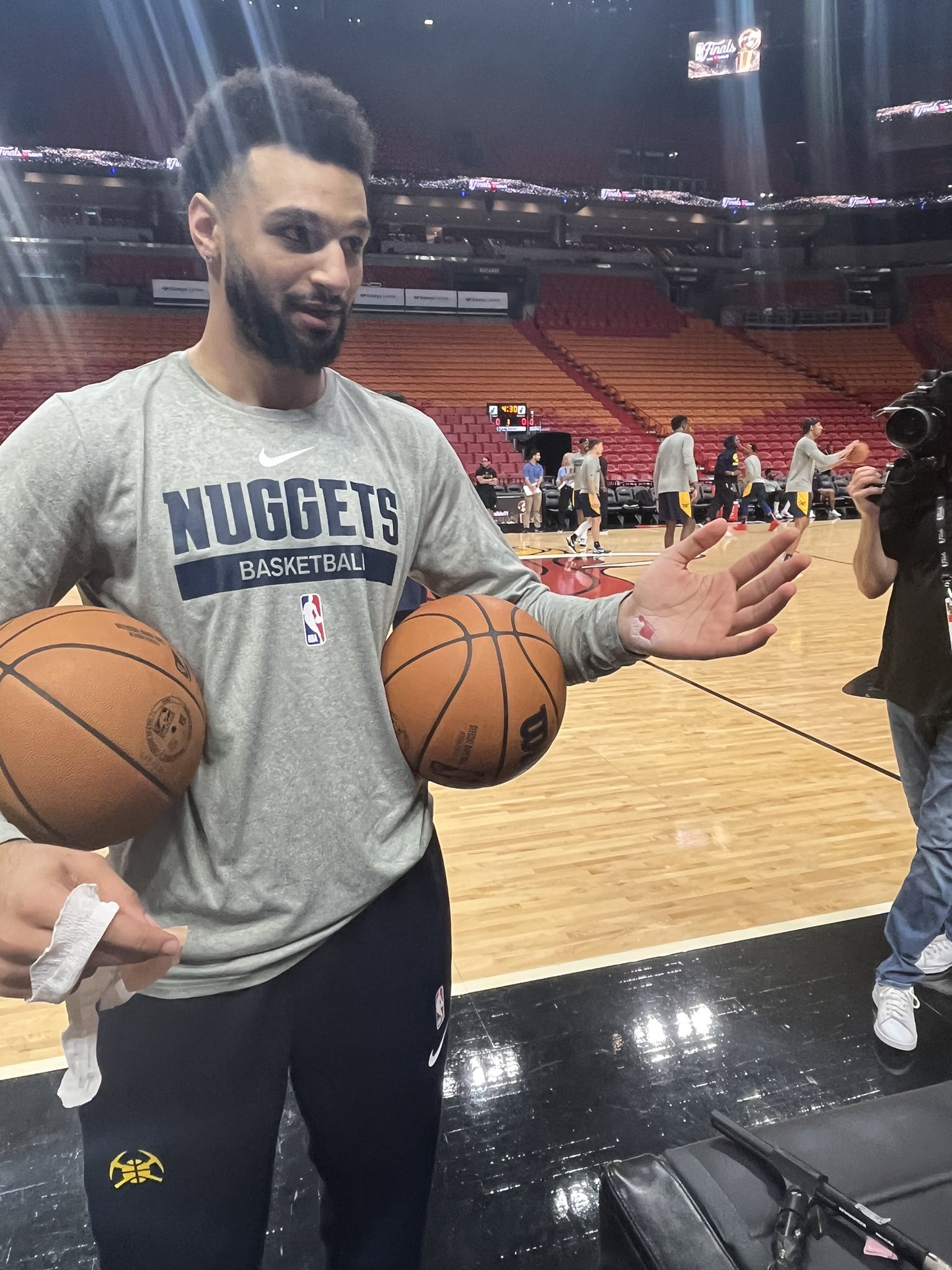 VIDEO: Jamal Murray practicing with hand wrap ahead of Game 4