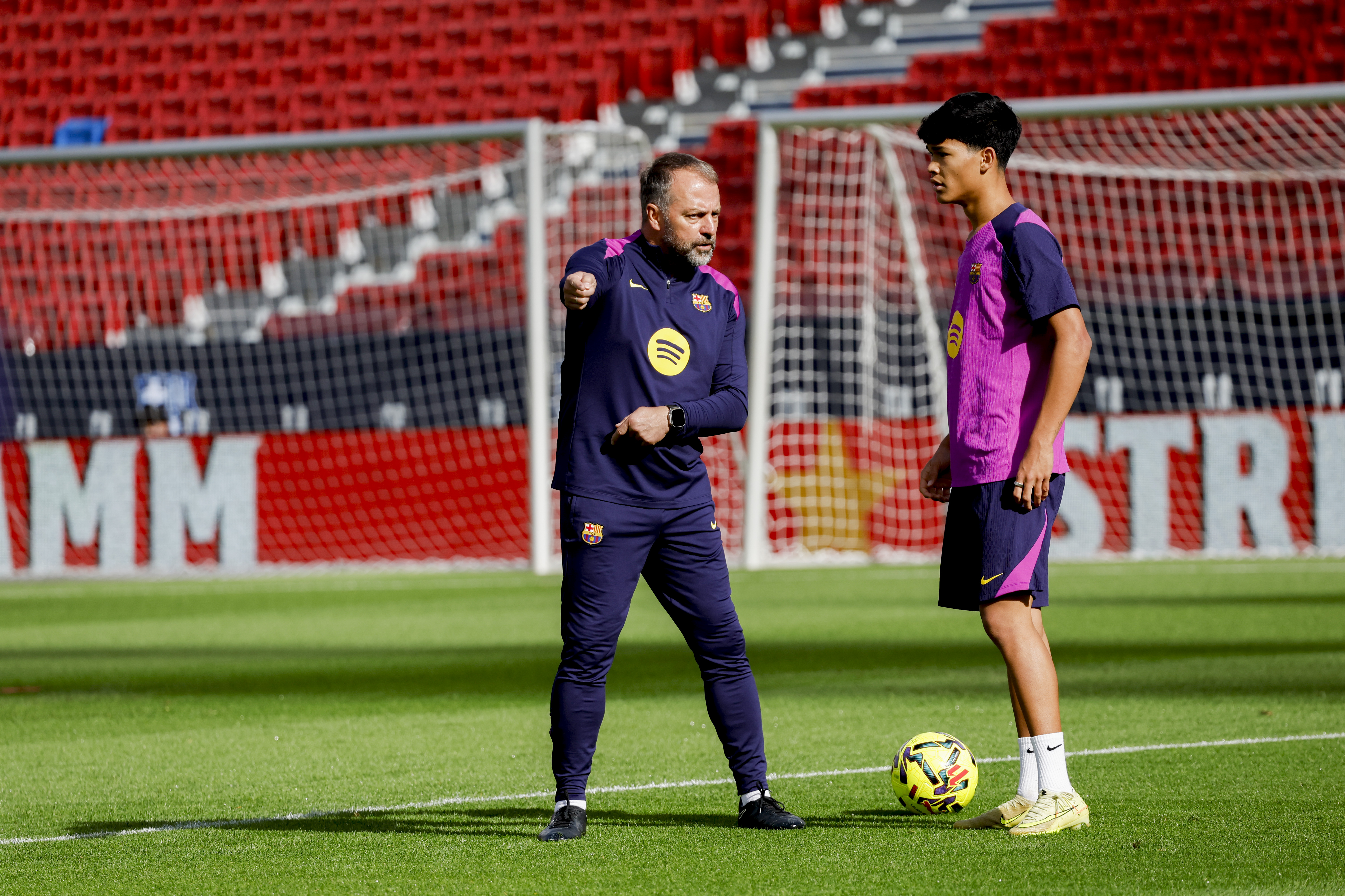 07/11/25 ENTRENAMIENTO PUERTAS ABIERTAS FC BARCELONA SPOTIFY CAMP NOU
FLICK-DRO