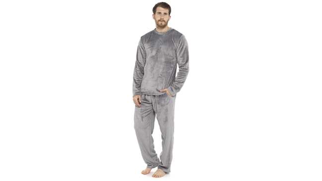 y suave: te contamos cómo es el pijama polar para hombre más vendido en Amazon - Showroom