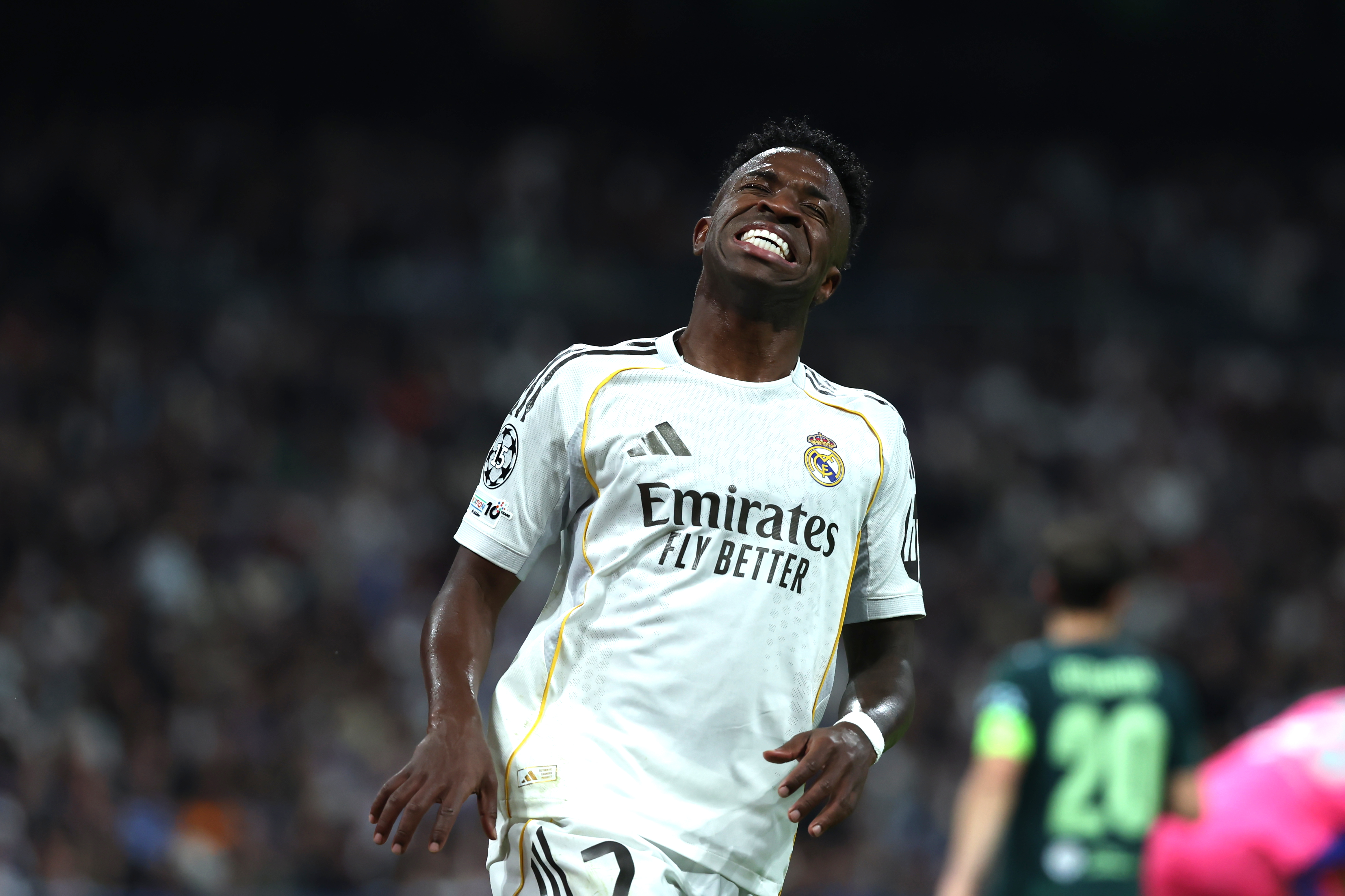 MADRID, 11/03/2026.- El delantero del Real Madrid Vinicius Jr. se lamenta en el encuentro correspondiente a la ida de los octavos de final de la Liga de Campeones que Real Madrid y Manchester City disputan este miércoles en el estadio Santiago Bernabéu, en Madrid. EFE/Kiko Huesca
