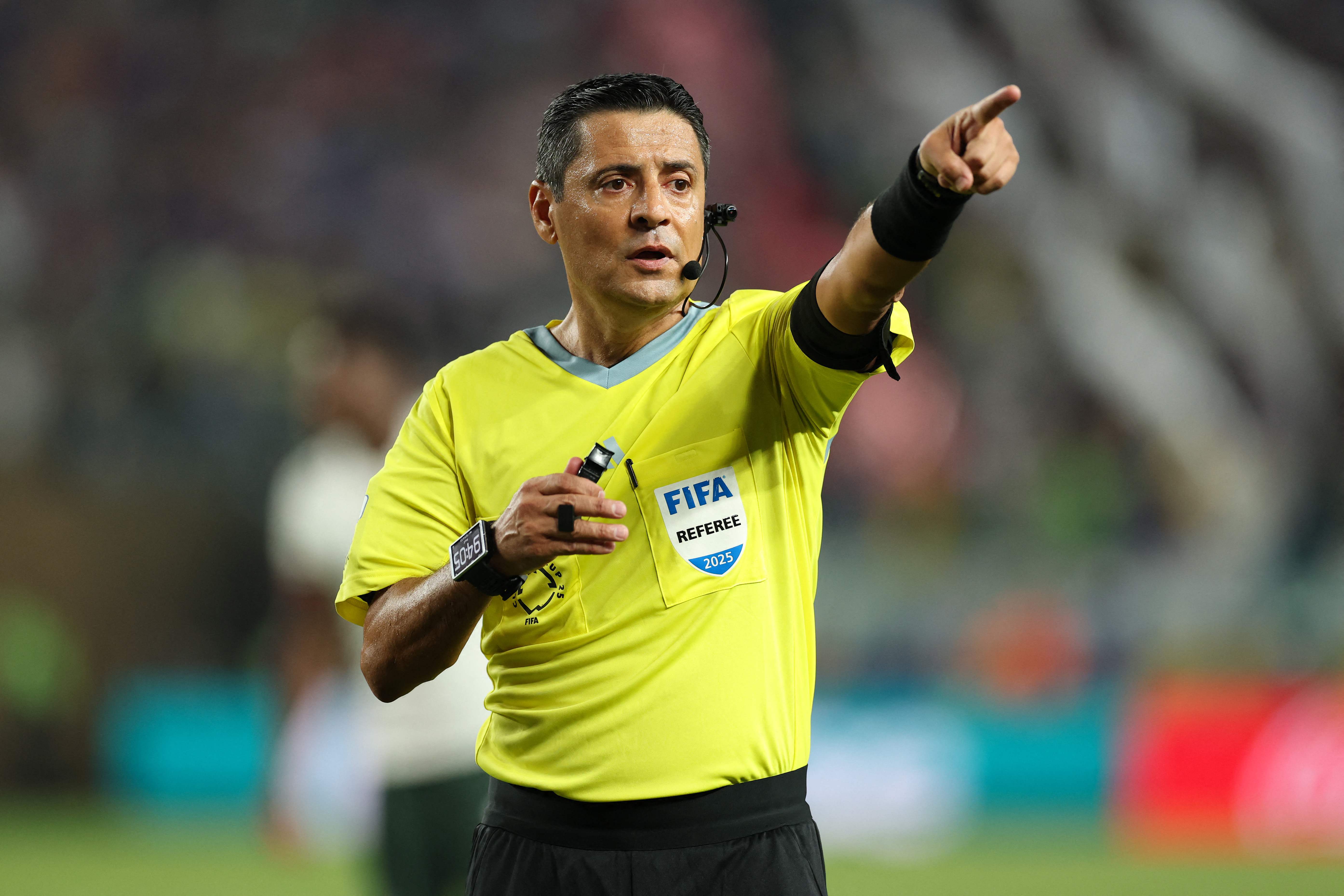 PHILADELPHIA, PENNSYLVANIA - JULY 04: Referee Alireza Faghani gestures during the FIFA Club World Cup 2025 quarter final match between SE Palmeiras and Chelsea FC at Lincoln Financial Field on July 04, 2025 in Philadelphia, Pennsylvania. Dan Mullan/Getty Images/AFP (Photo by Dan Mullan / GETTY IMAGES NORTH AMERICA / Getty Images via AFP)