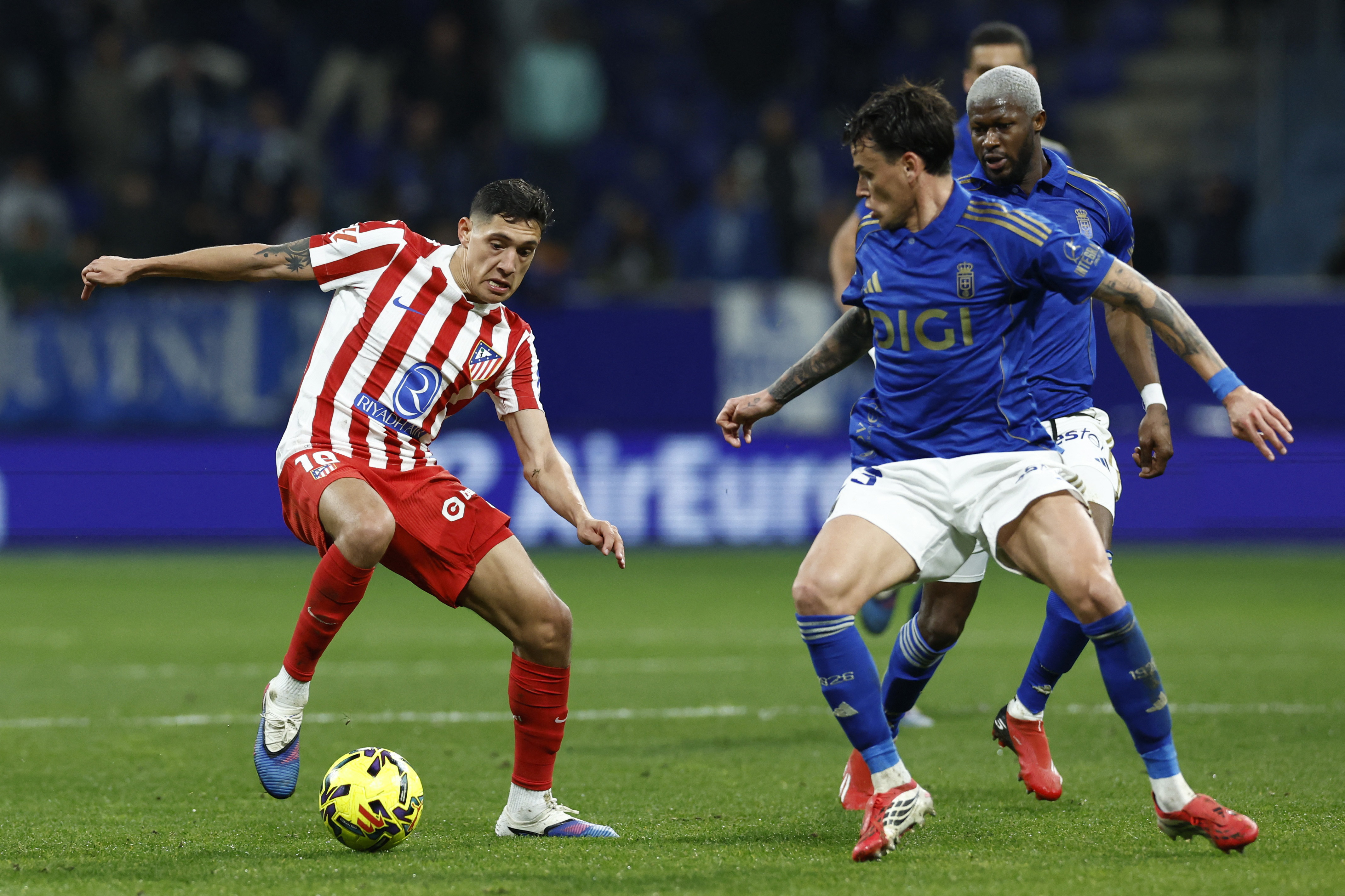 Soccer Football - LaLiga - Real Oviedo v Atletico Madrid - Estadio Carlos Tartiere, Oviedo, Spain - February 28, 2026 Atletico Madrid's Nahuel Molina in action with Real Oviedo's Nicolas Fonseca REUTERS/Vincent West