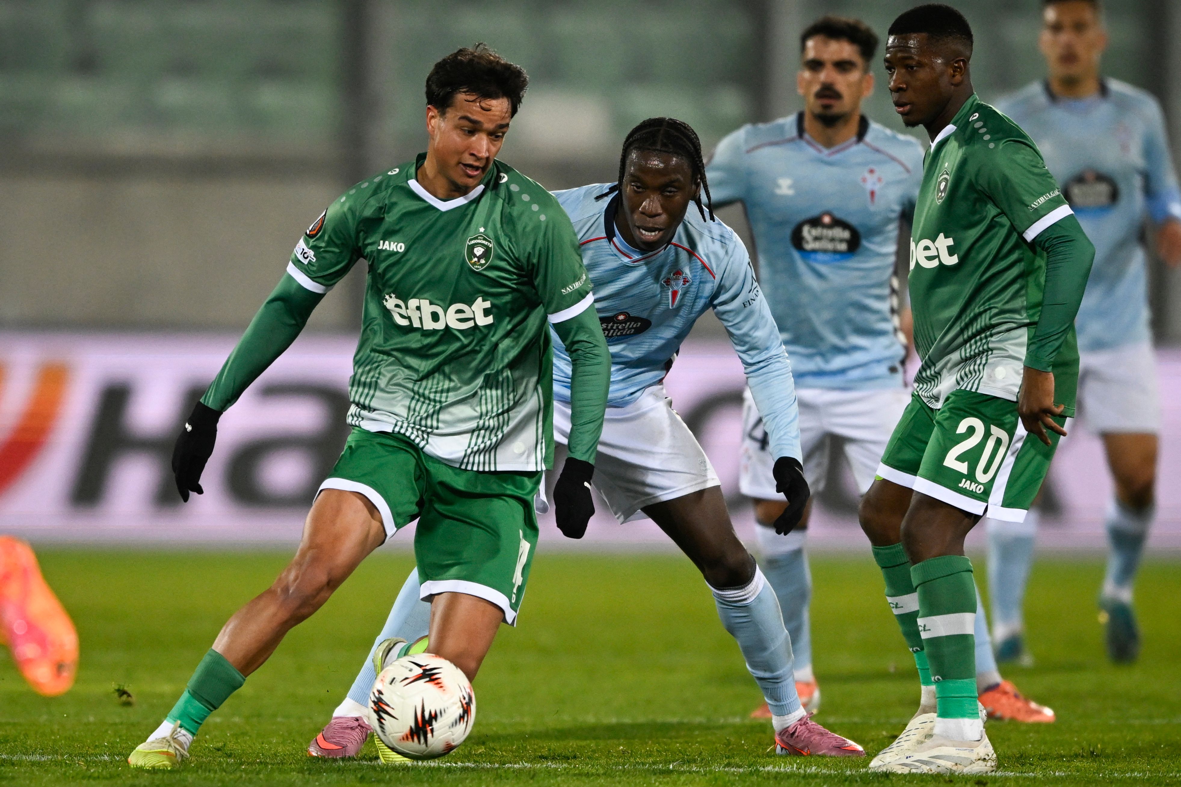 Ludogorets Razgrad's Serbian midfielder #14 Petar Stanic (L) fights for the ball with Celta Vigo's Spanish midfielder #06 Ilaix Moriba Kourouma (C) during the UEFA Europa League football match between Ludogorets Razgrad and RC Celta de Vigo in Razgrad on November 27, 2025. (Photo by Nikolay DOYCHINOV / AFP)