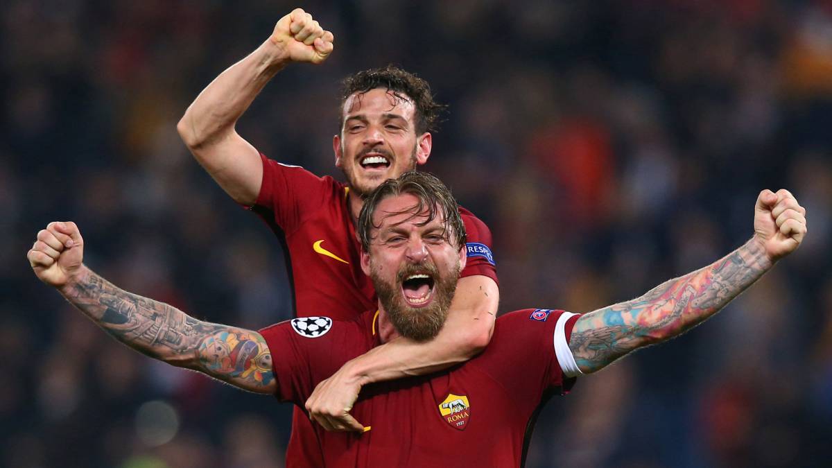 Soccer Football - Champions League Quarter Final Second Leg - AS Roma vs FC Barcelona - Stadio Olimpico, Rome, Italy - April 10, 2018 Roma's Daniele De Rossi and Alessandro Florenzi celebrate after the match REUTERS/Alessandro Bianchi