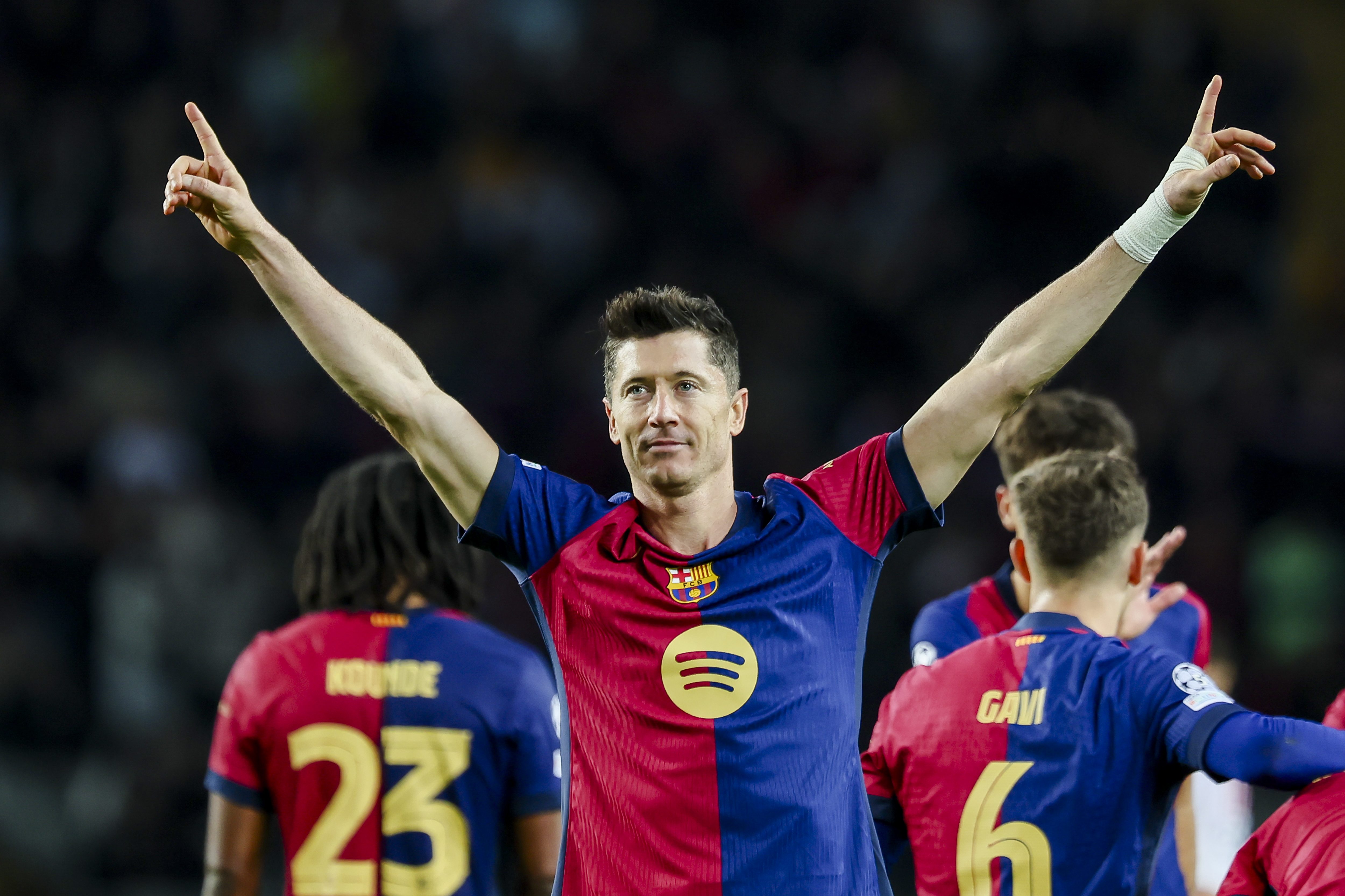 26/11/24  PARTIDO CHAMPIONS LEAGUE JONADA 5 BARCELONA - STADE BREST BRESTOIS TERCER GOL ROBERT LEWANDOWSKI 3-0 ALEGRIA