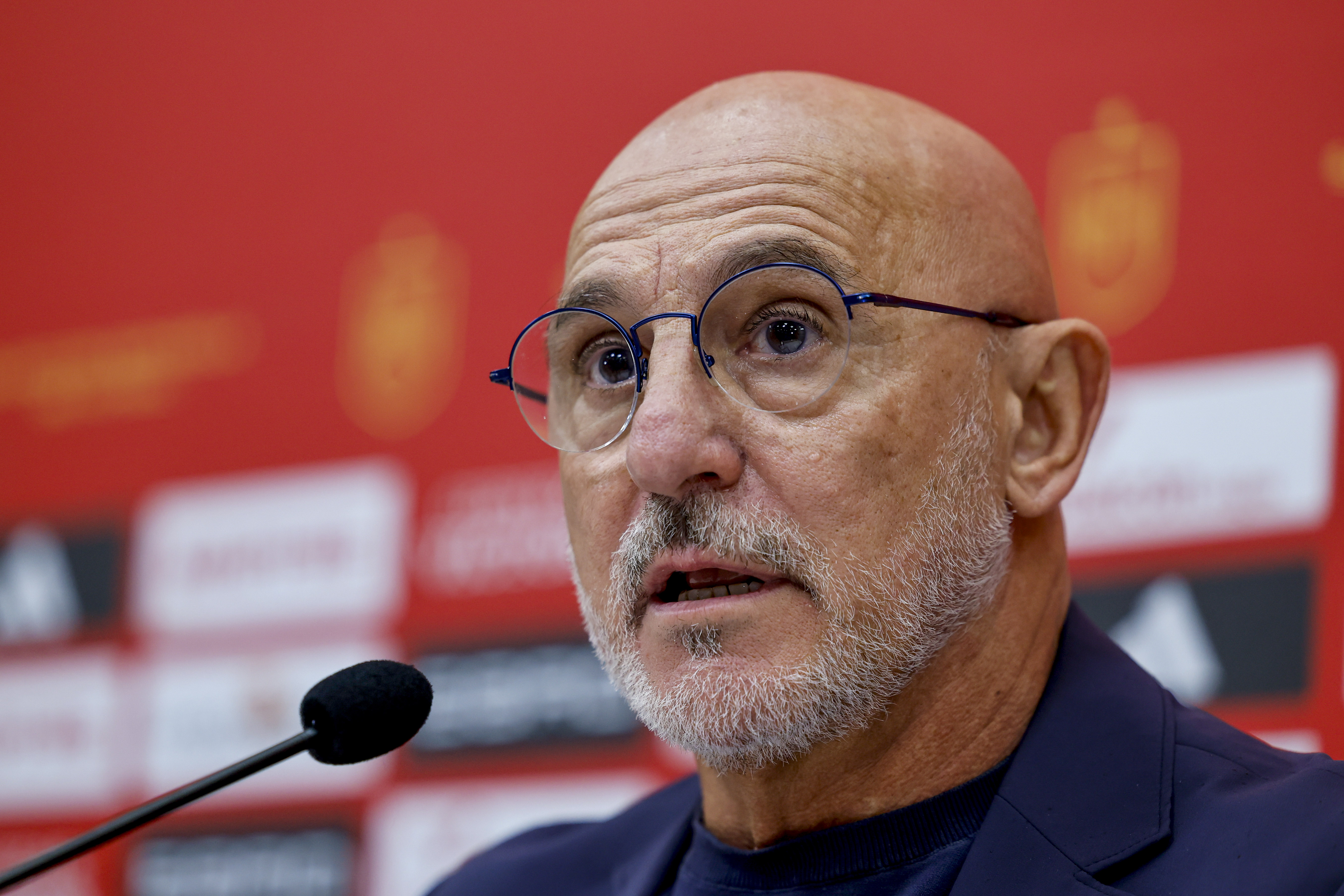 LAS ROZAS (C. DE MADRID), 07/11/2025.- El seleccionador español, Luis de la Fuente, durante la rueda de prensa ofrecida este viernes en la Ciudad del Fútbol de Las Rozas para anunciar la lista de jugadores para enfrentarse a Georgia y Turquía de la fase de clasificación para el Mundial 2026. EFE/Mariscal
