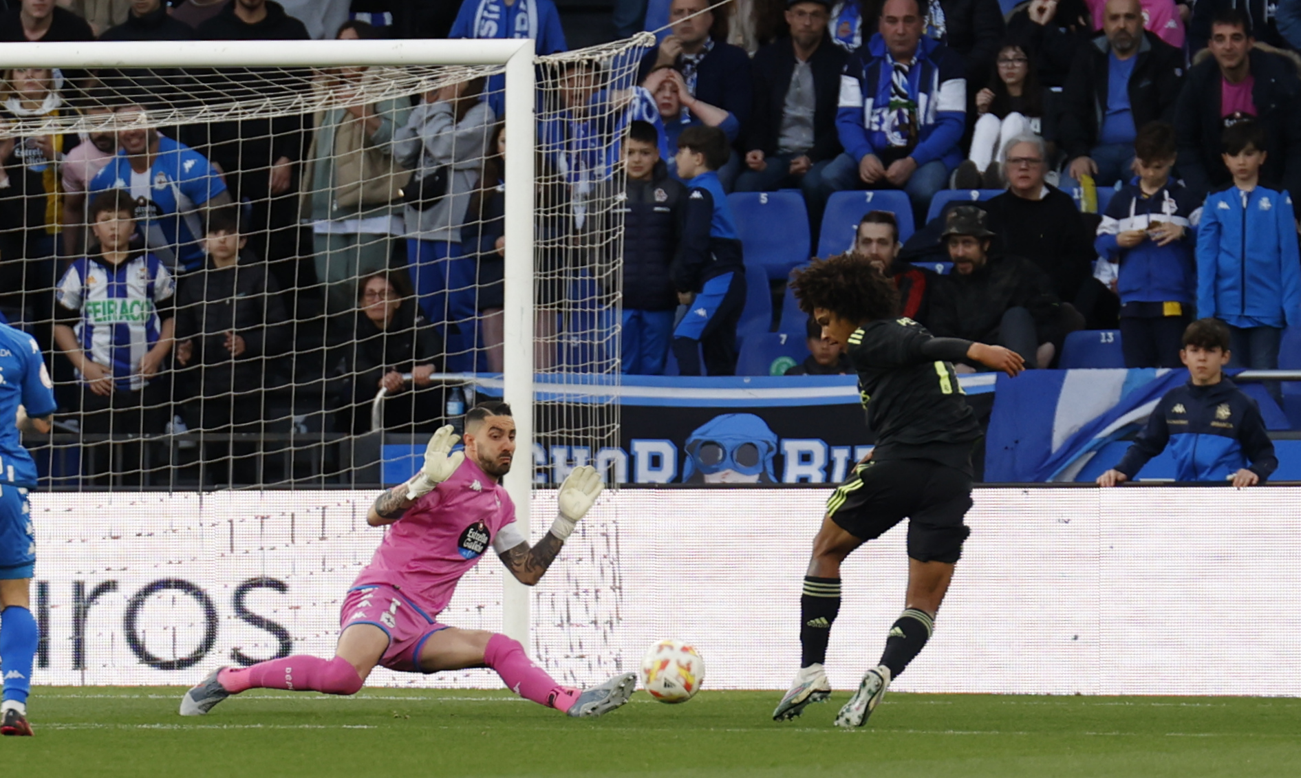 Riazor sobrevive al Castilla