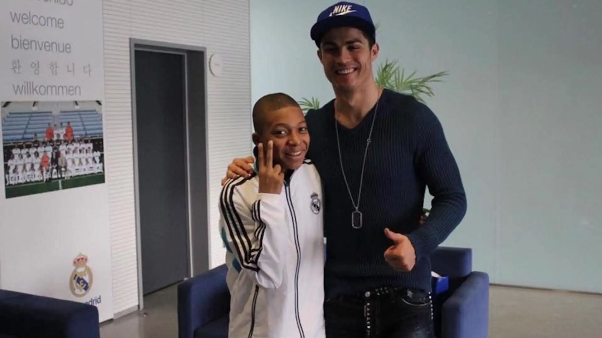 23/12/24 REAL MADRID KYLIAN MBAPPE DE NIÑO CON  CRISTIANO RONALDO 