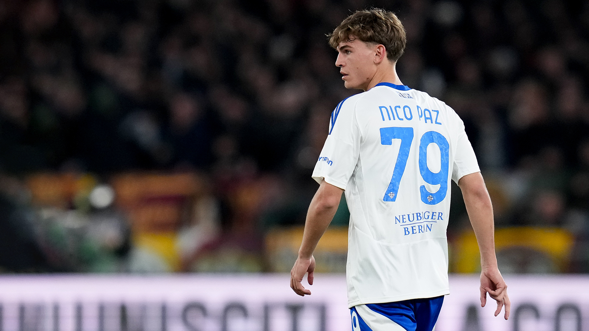 Una de las mayores revelaciones del Como FC de Cesc Fábregas esta temporada. Este año suena con fuerza para volver al Real Madrid si este aplicara una cláusula de recompra de 8 millones de euros por el jugador de 20 años.