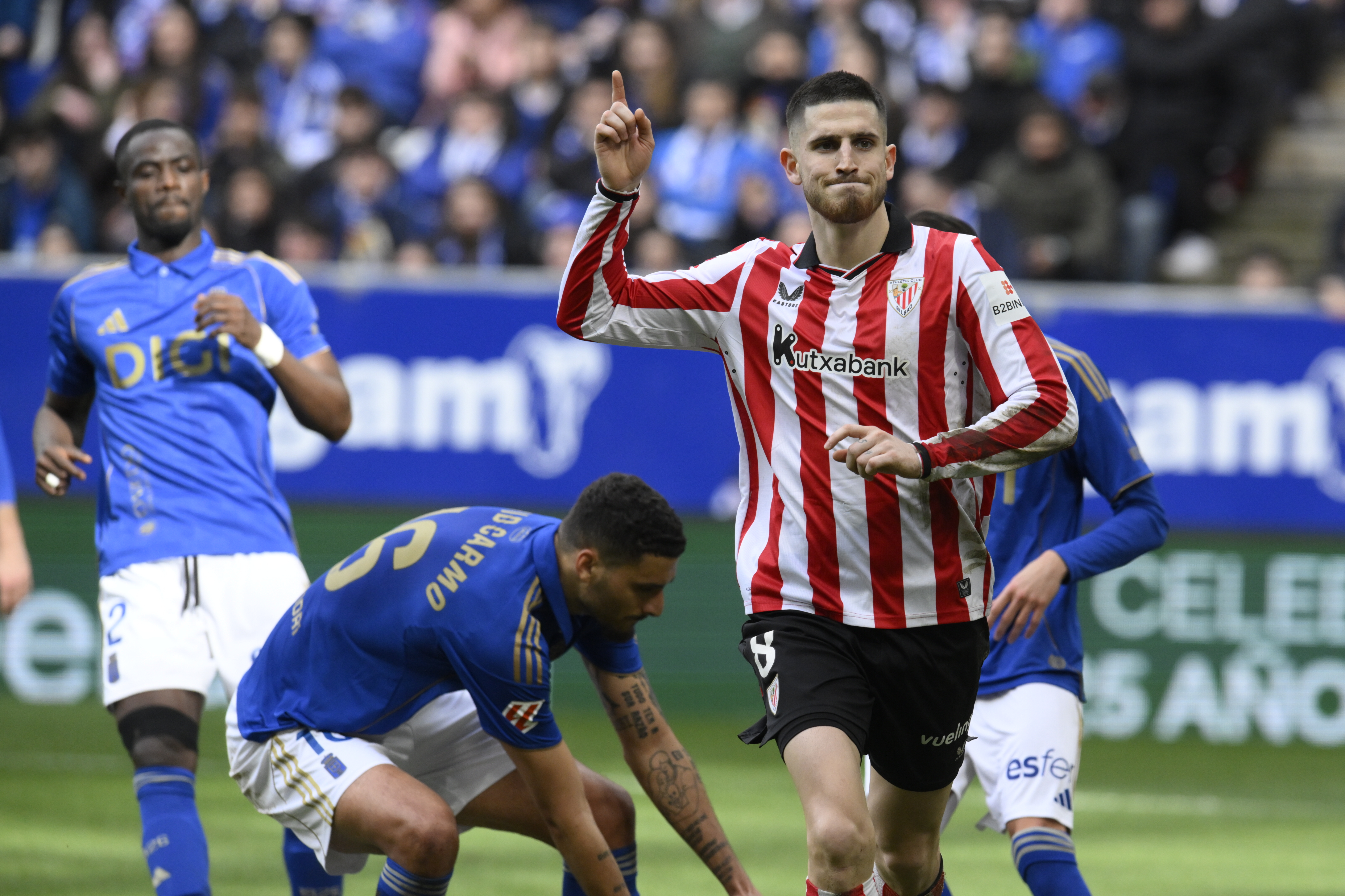 El Athletic remonta en dos fogonazos