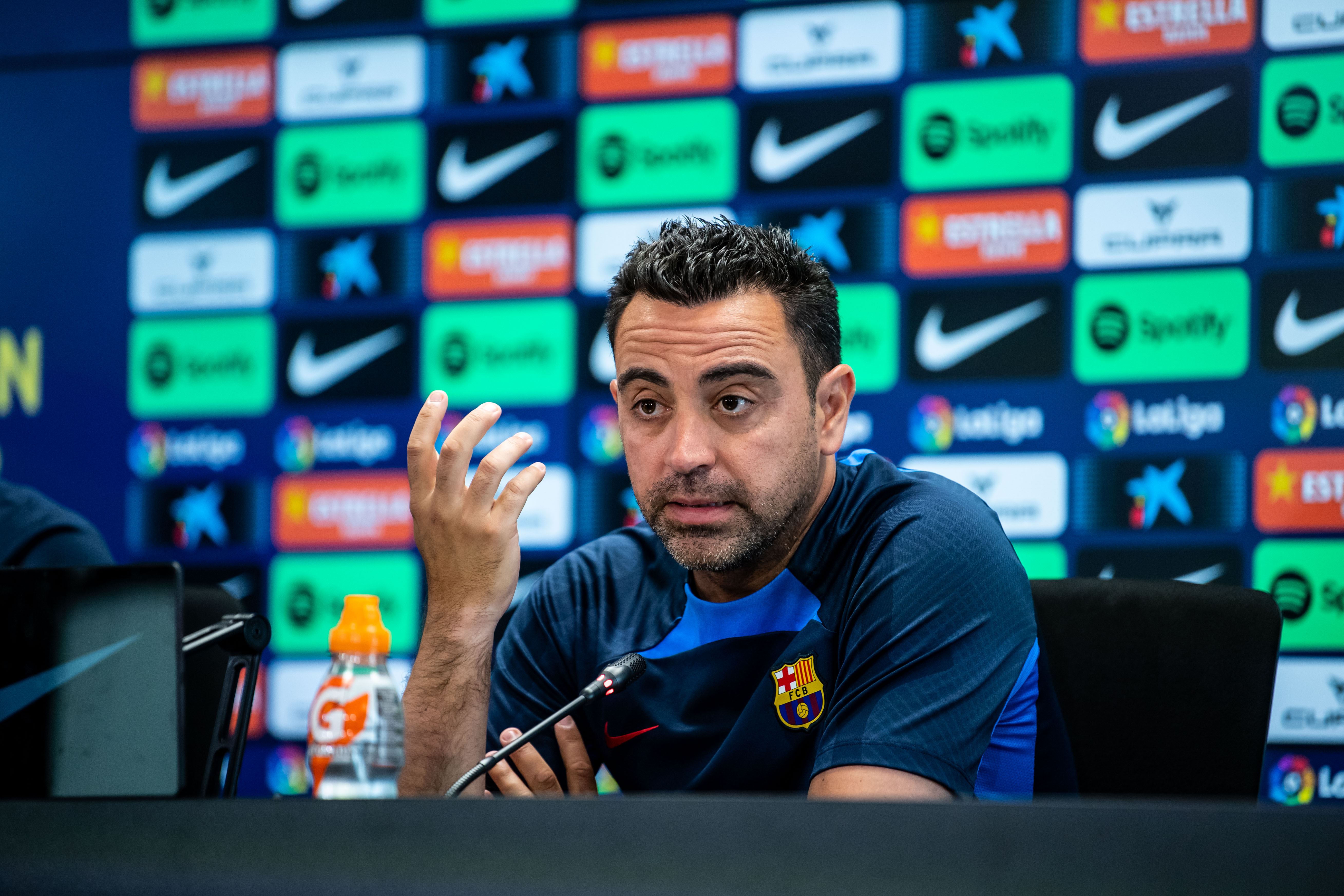 Xavi: “Vamos a invitar a Piqué a celebrar la Liga”