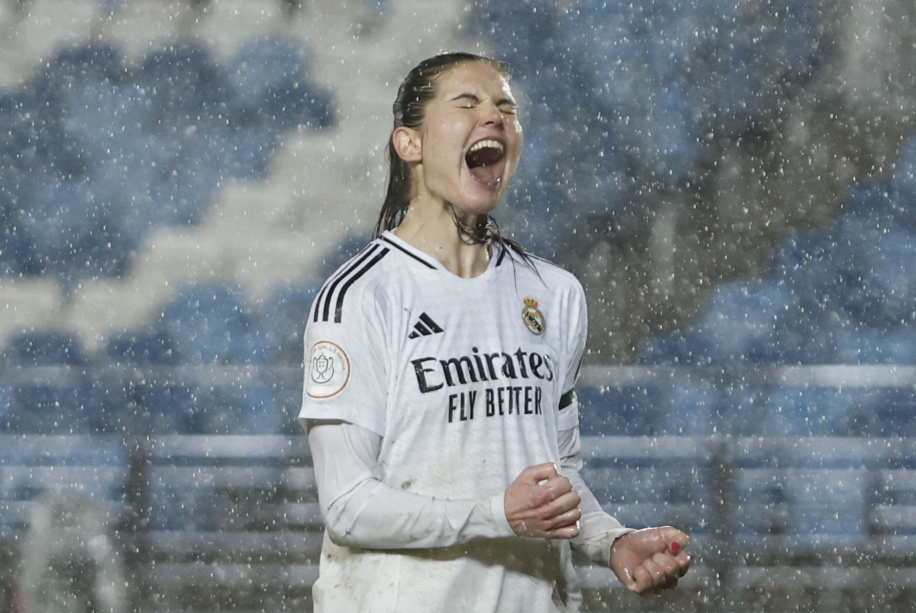 MADRID, 06/03/2025.- La delantera danesa del Real Madrid, Signe Bruun se lamenta tras una ocasin fallada , durante el primer partido de la semifinal de la Copa de la Reina, entre el Real Madrid y el Barcelona, en el Estadio Alfredo Di Stfano de la capital espa?ola. EFE/ Sergio Prez
