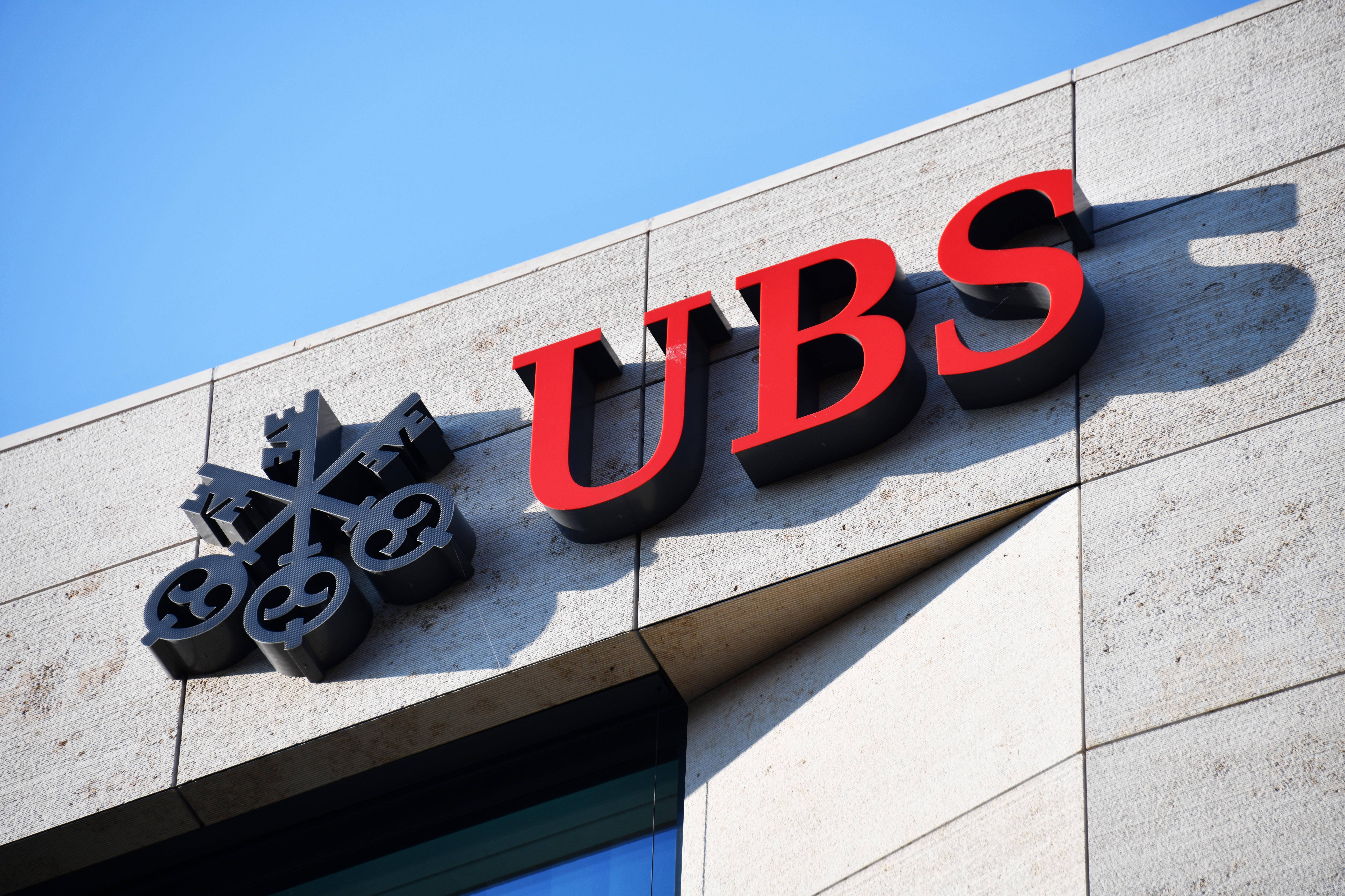 UBS joins BlackRock and Franklin Templeton with tokenised investment fund –  DL News