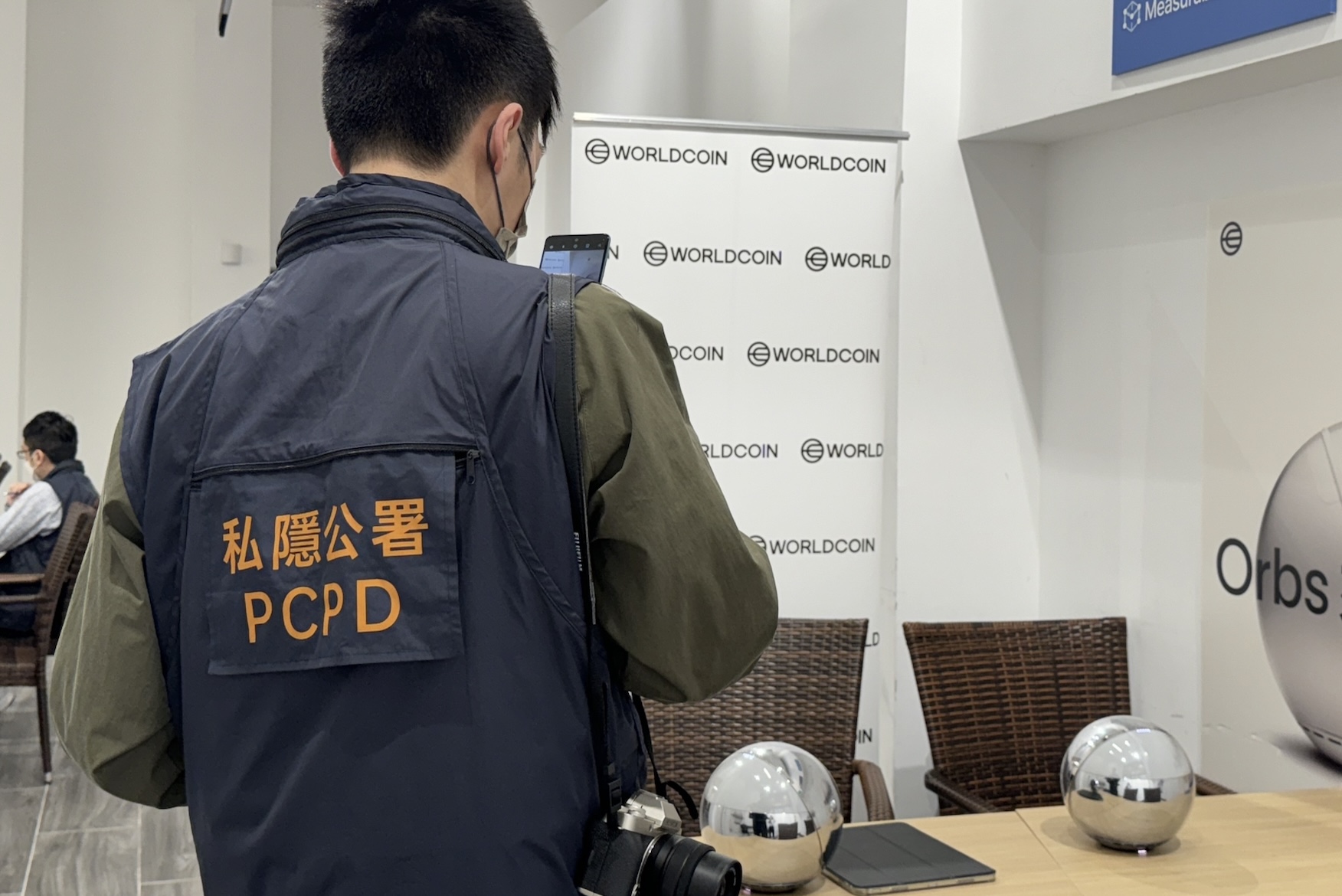Six Worldcoin operators raided in Hong Kong amid public warning not to  share biometric data – DL News