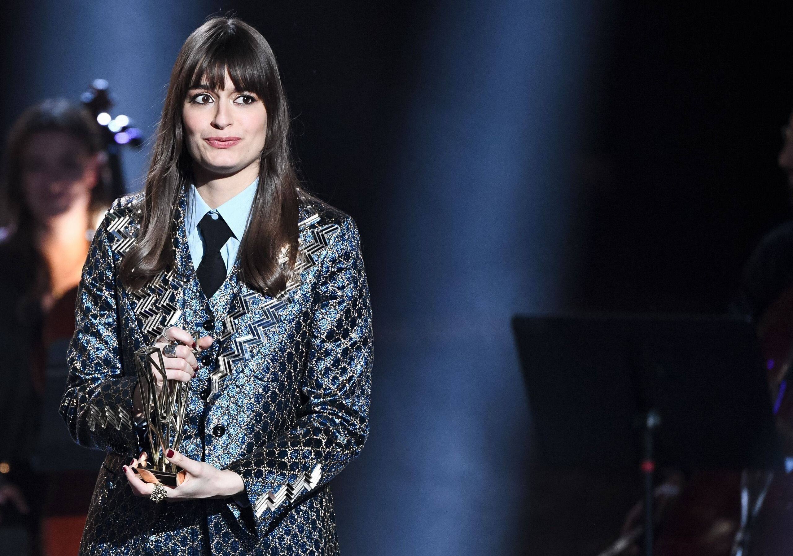 Clara Luciani : Je fais le tour de France des spécialités régionales -  France Bleu