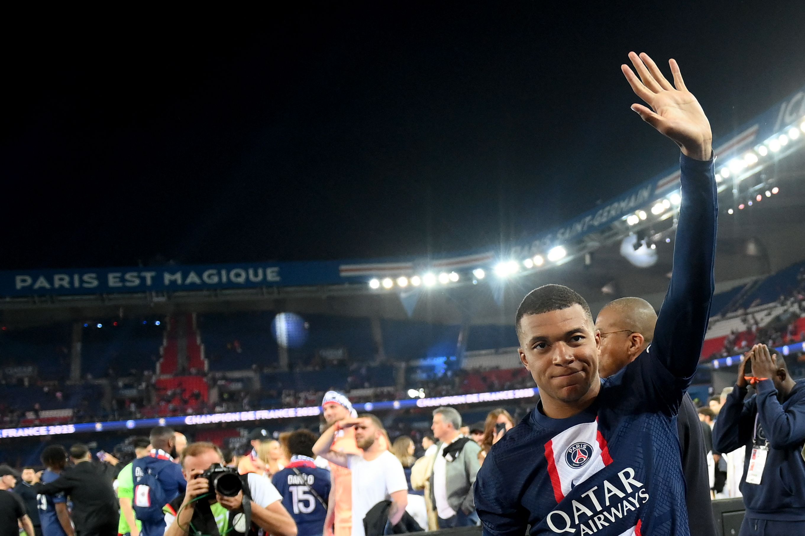 Kylian Mbappé ne lèvera pas l'option d'un an dans son contrat, le PSG  change de ton - L'Équipe