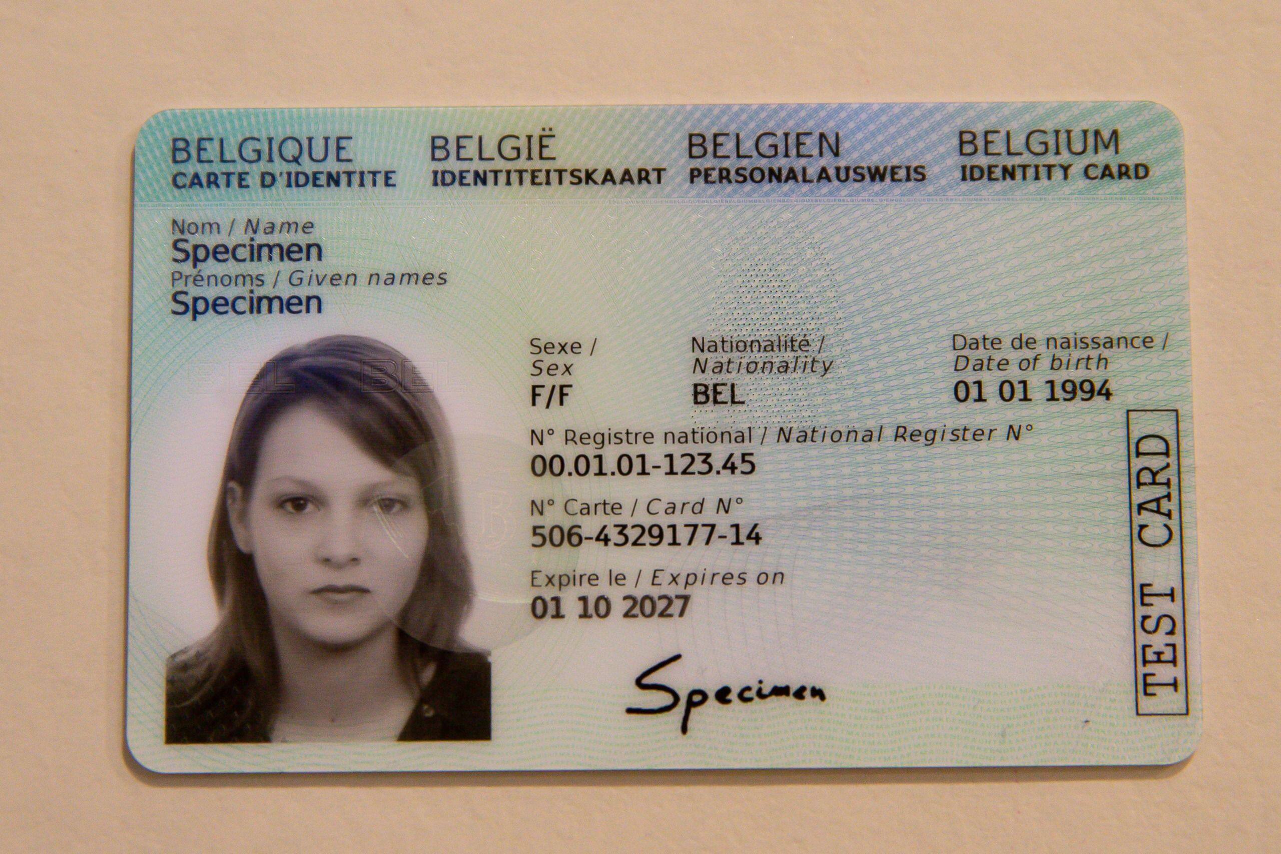 Les nouvelles cartes d'identité seront désormais livrées dans toute la  Belgique - La Libre
