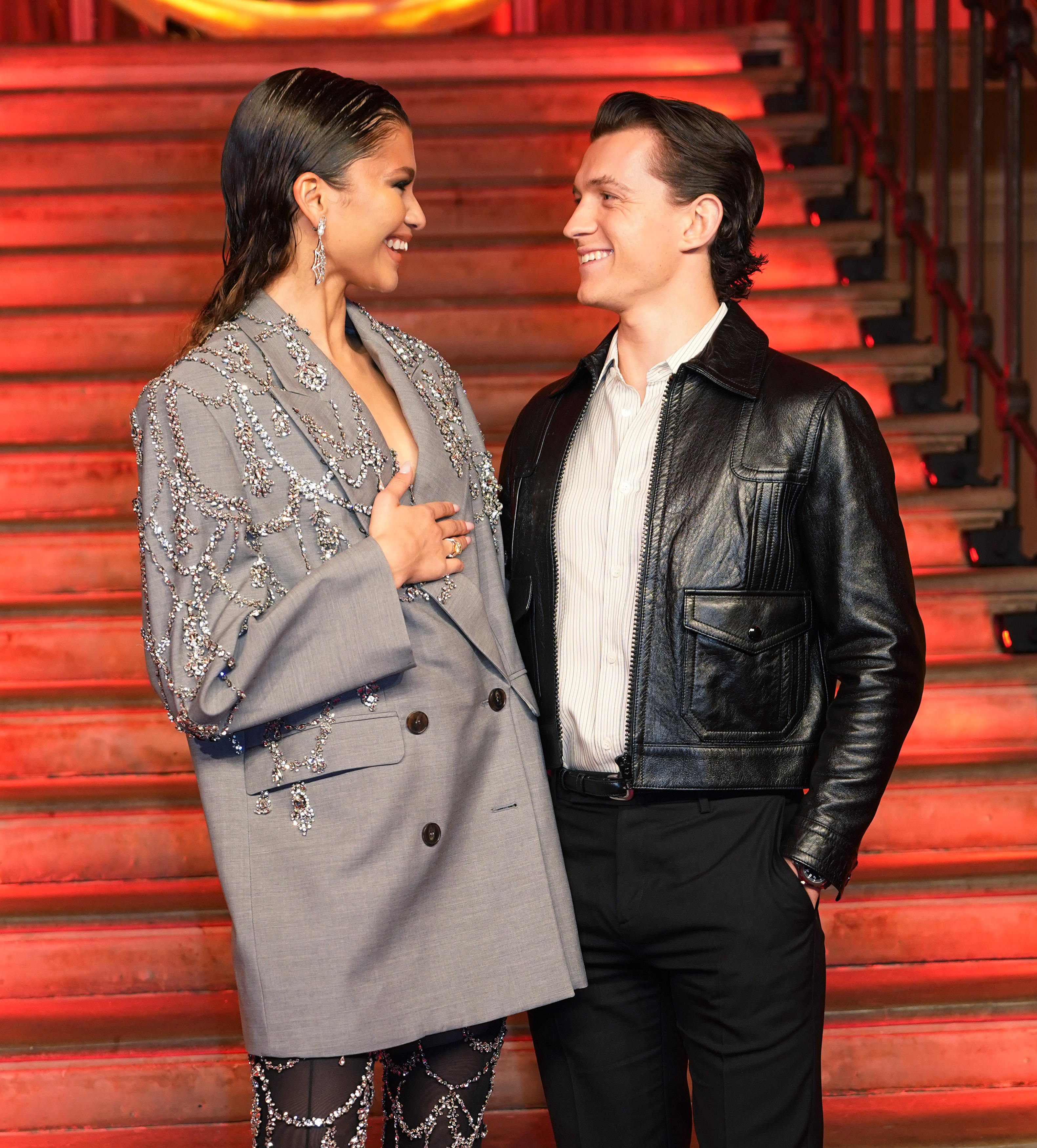 Tom Holland recherche souvent le nom de sa compagne Zendaya sur Google :  voici la raison particulière de cette habitude - parismatch.be