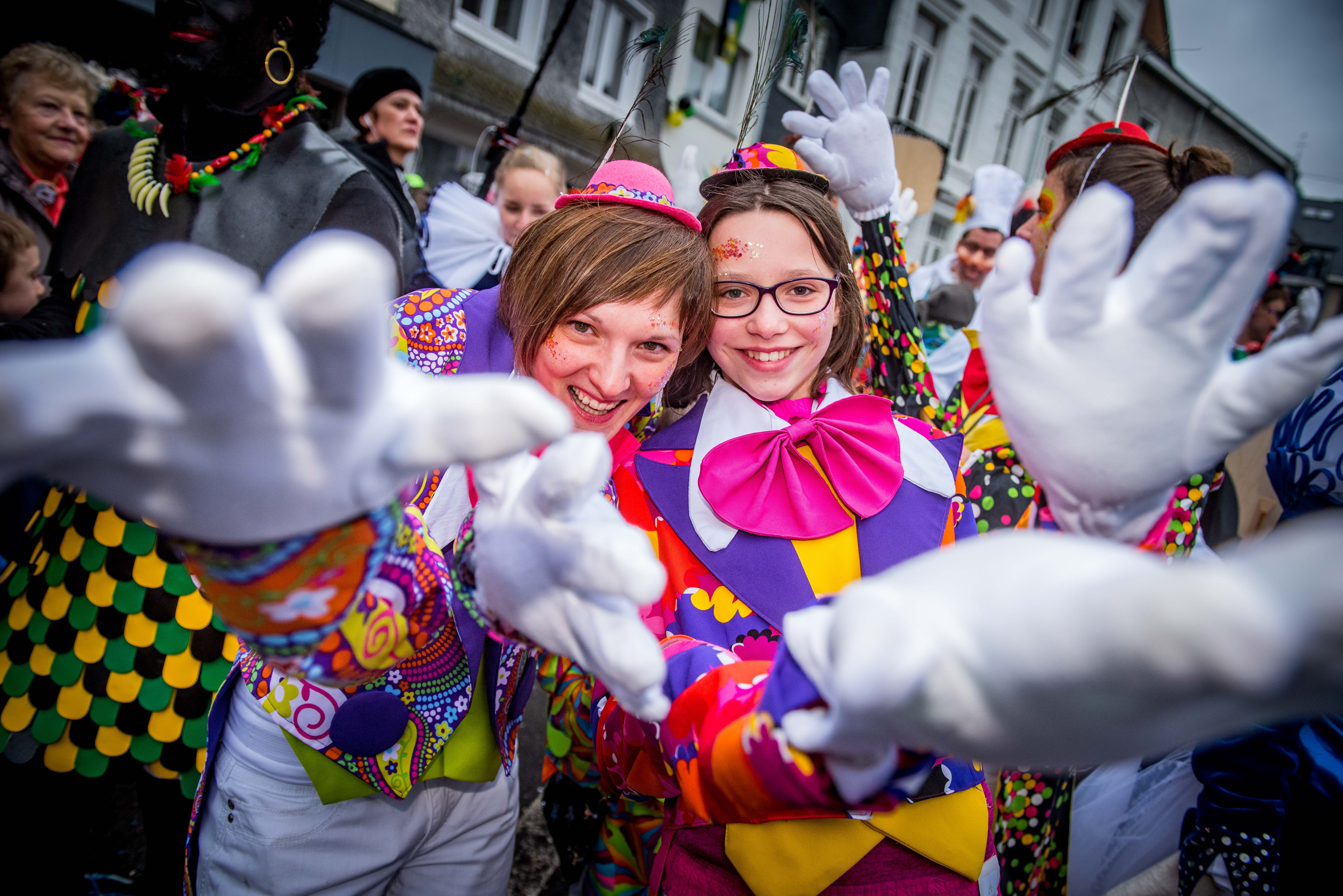 Photo libre de droit de Longue Silhouette De Danser Avec Les Bras Carnaval  De Malmedy Belgique banque d'images et plus d'images libres de droit de  Belgique - iStock