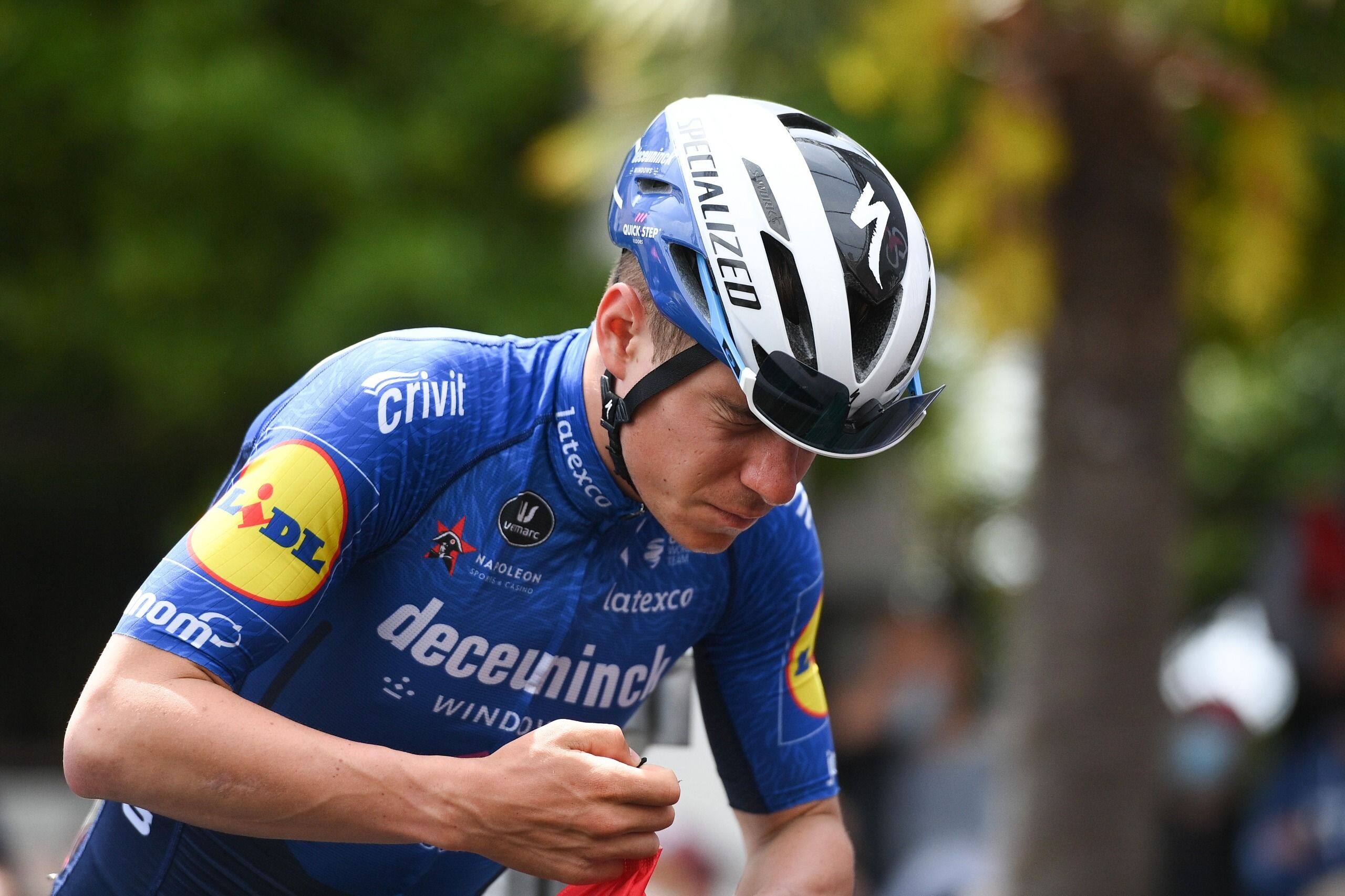 Giro Evenepoel Chute Dans Une Descente Mais Termine L Etape Video La Libre