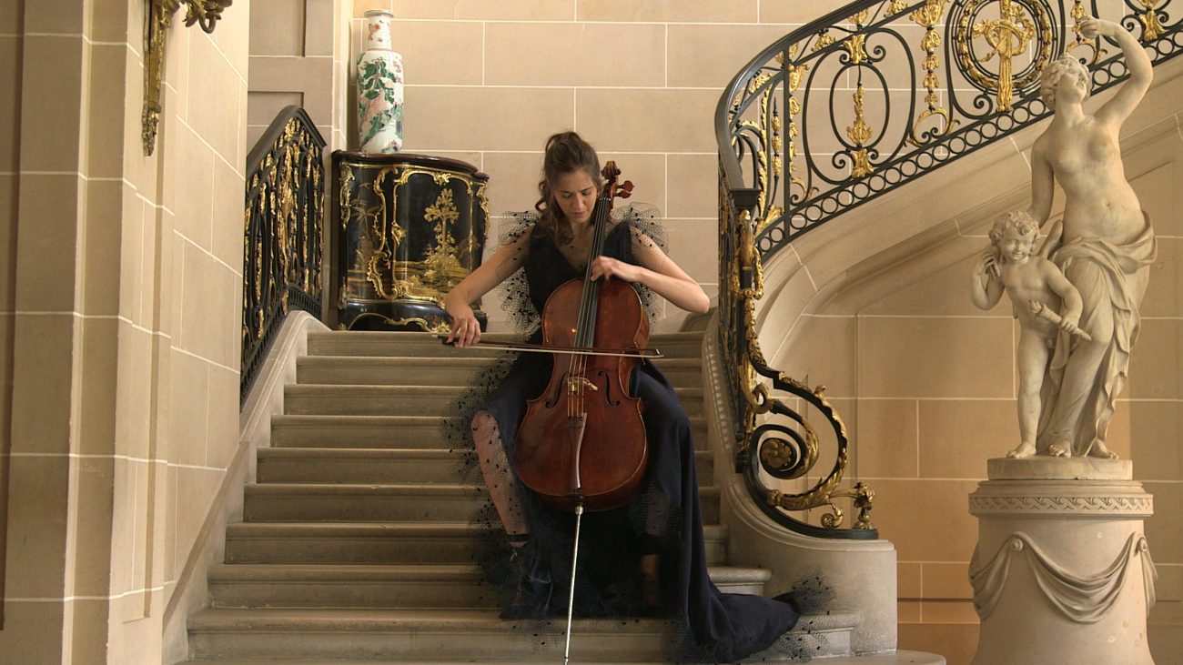 La violoncelliste Camille Thomas au Musée des Arts Décoratifs