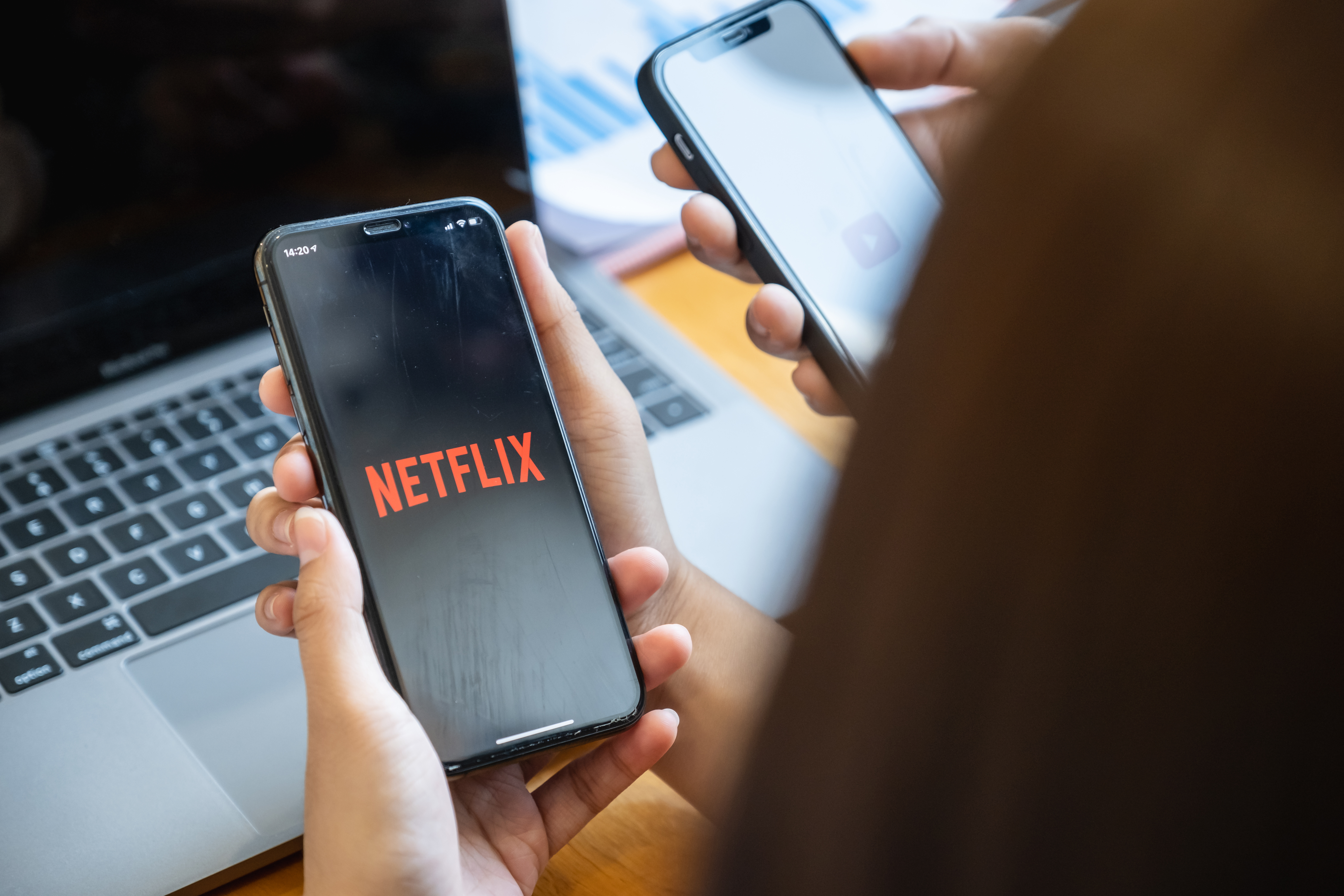 Le Mobile Netflix Histoire Vraie La fin du partage du compte Netflix en Belgique : le vrai, le faux, les  rumeurs - L'Avenir