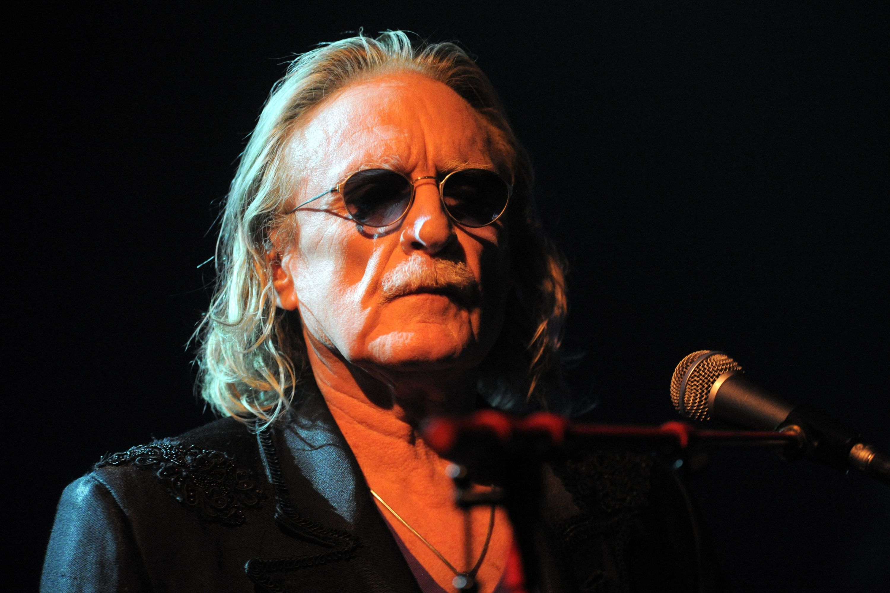 Le chanteur Christophe est mort à 74 ans des suites d'un emphysème, une  maladie pulmonaire