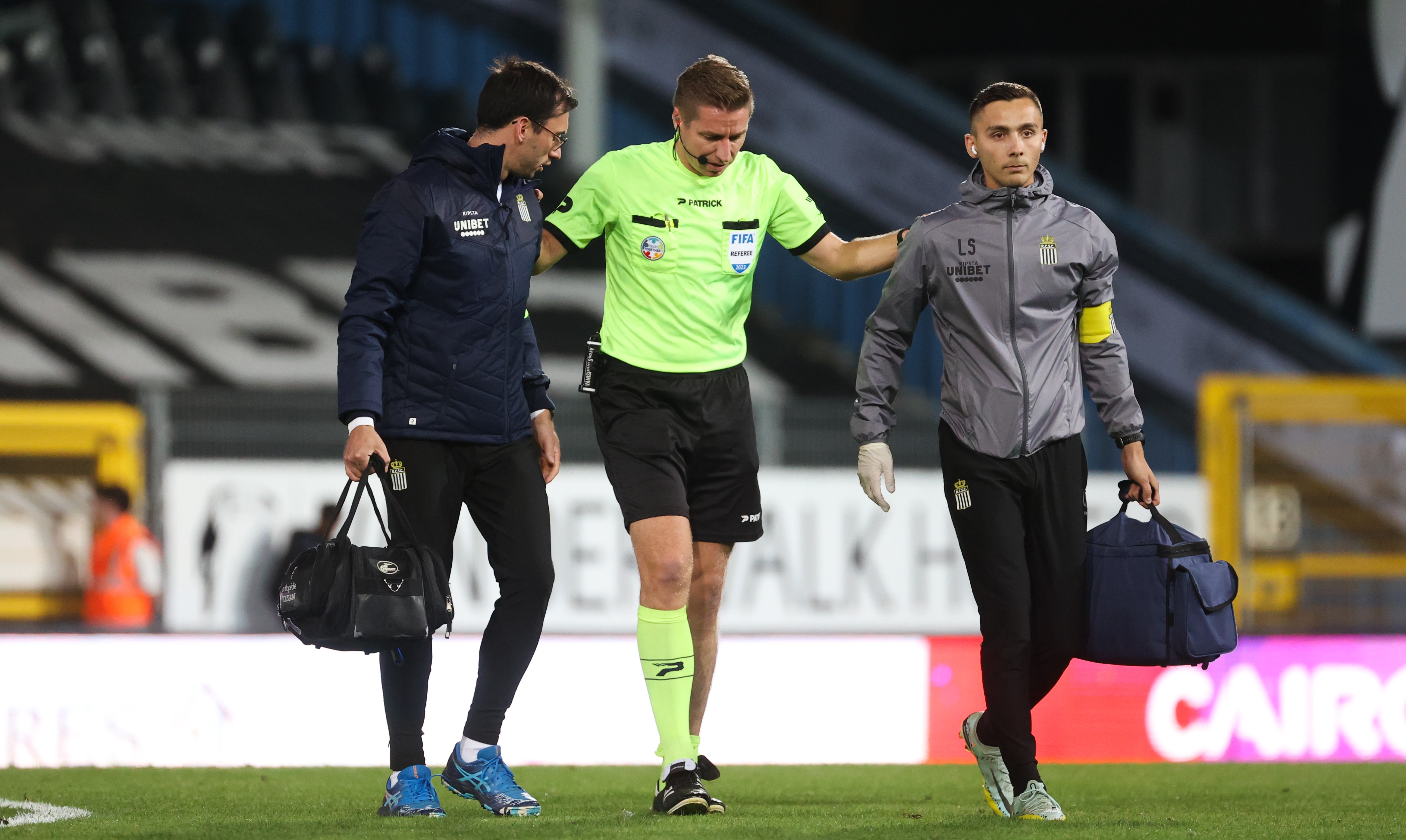 Coupe de Belgique : Anderlecht se qualifie face au Standard dans un Clasico  marqué par de nouveaux débordements en tribunes (VIDÉOS) - L'Avenir