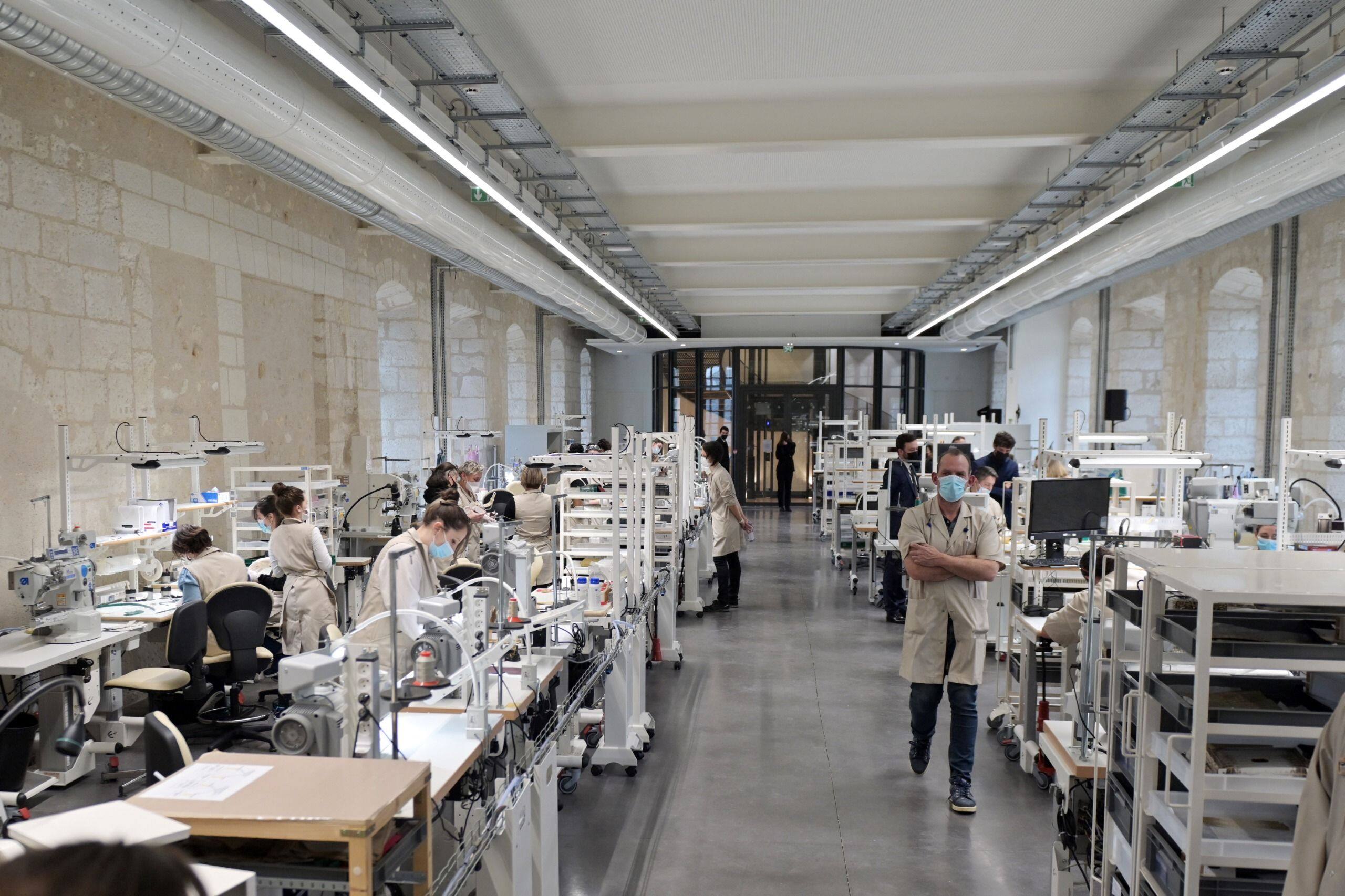 Louis Vuitton inaugure de nouveaux ateliers en France