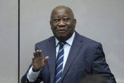 <p>L'ancien président ivoirien Laurent Gbagbo entre dans la salle d'audience de la CPI, le 15 janvier 2019 à La Haye</p>