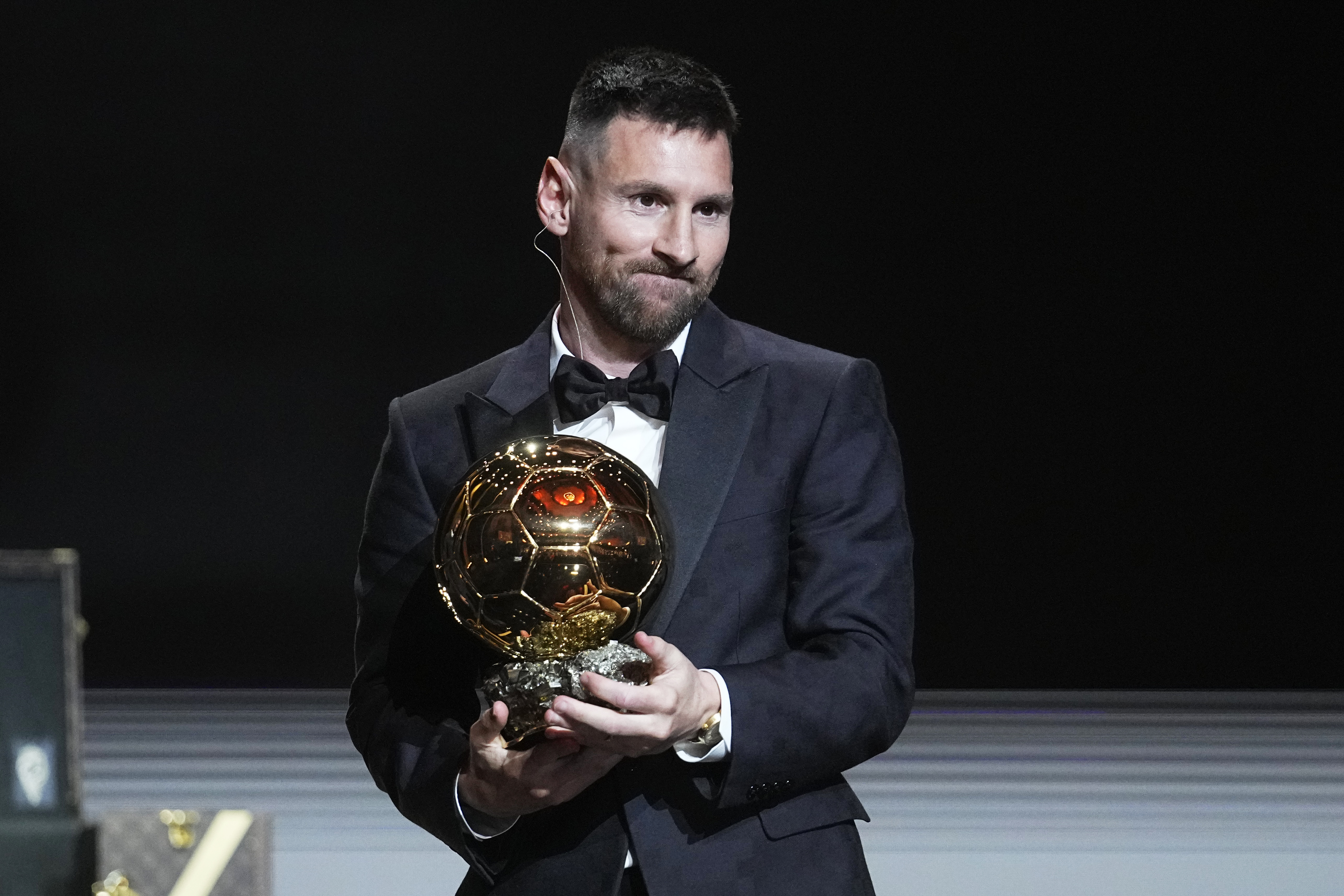 Lionel Messi remporte son 7e Ballon d'Or, Alexia Putellas sacrée chez les  femmes