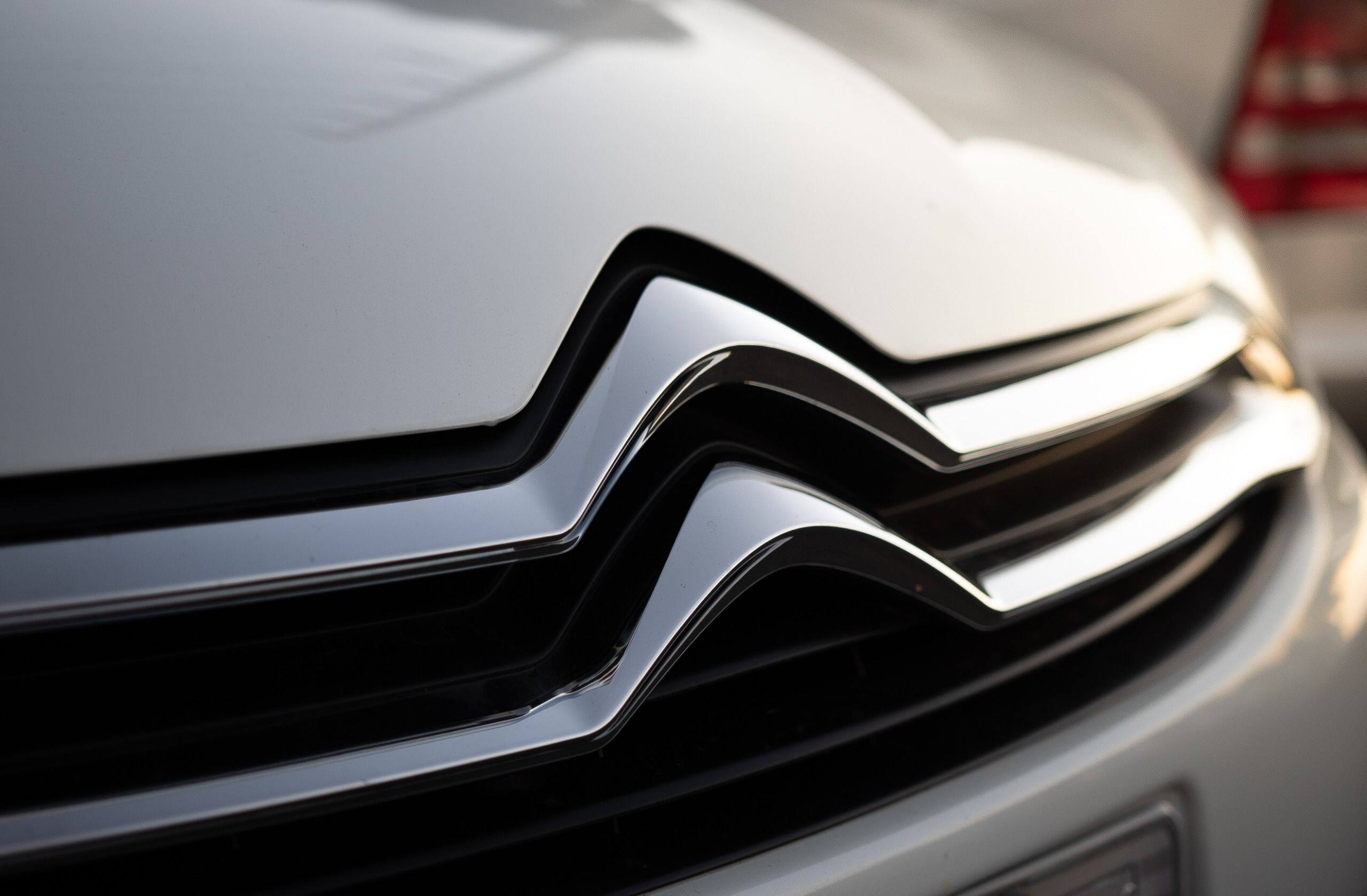 Citroën marque Nouveau logo voiture symbole avec Nom blanc