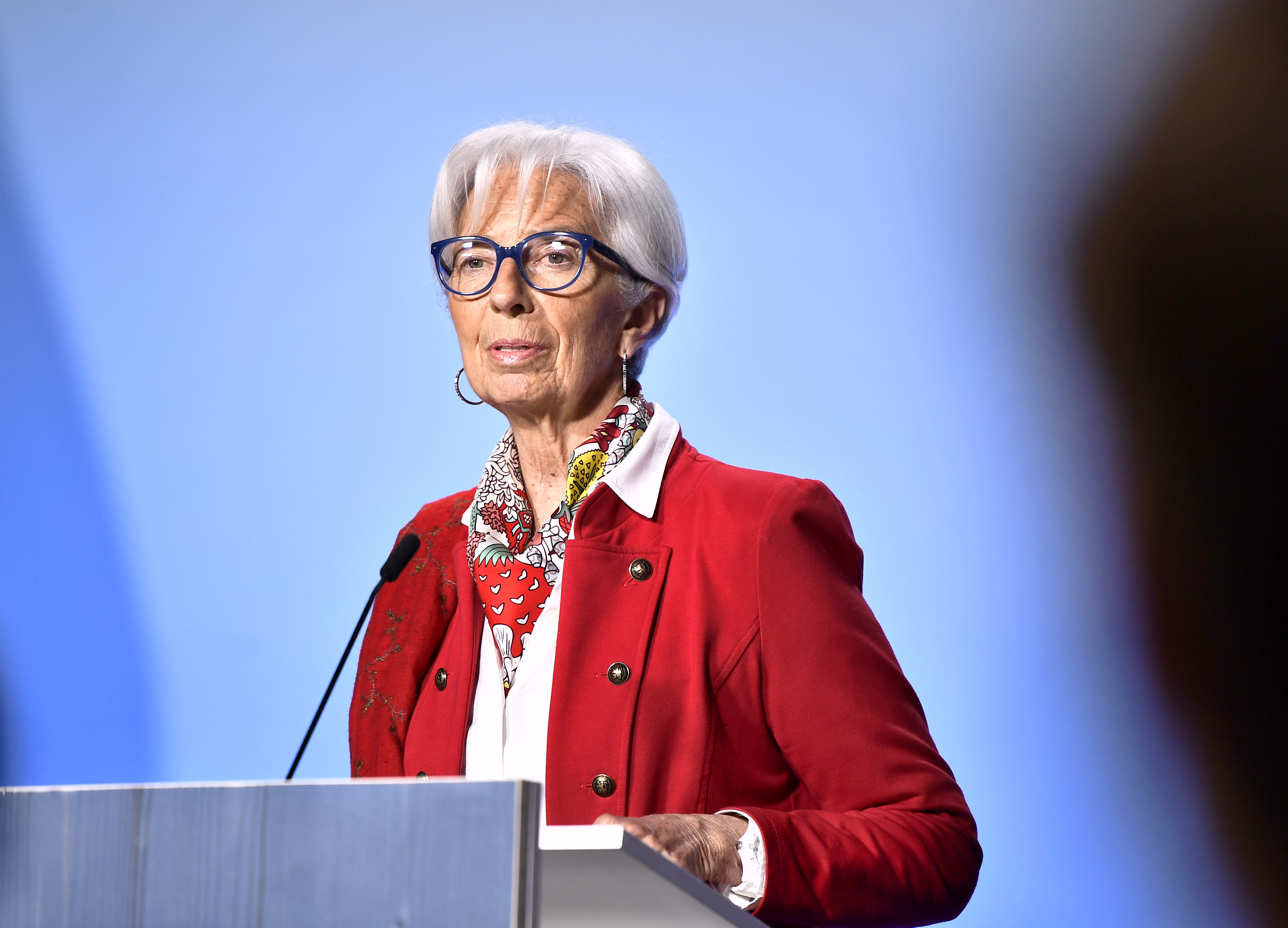 Comment le fils de Christine Lagarde a perdu presque tout son argent  investi dans les cryptomonnaies - La Libre