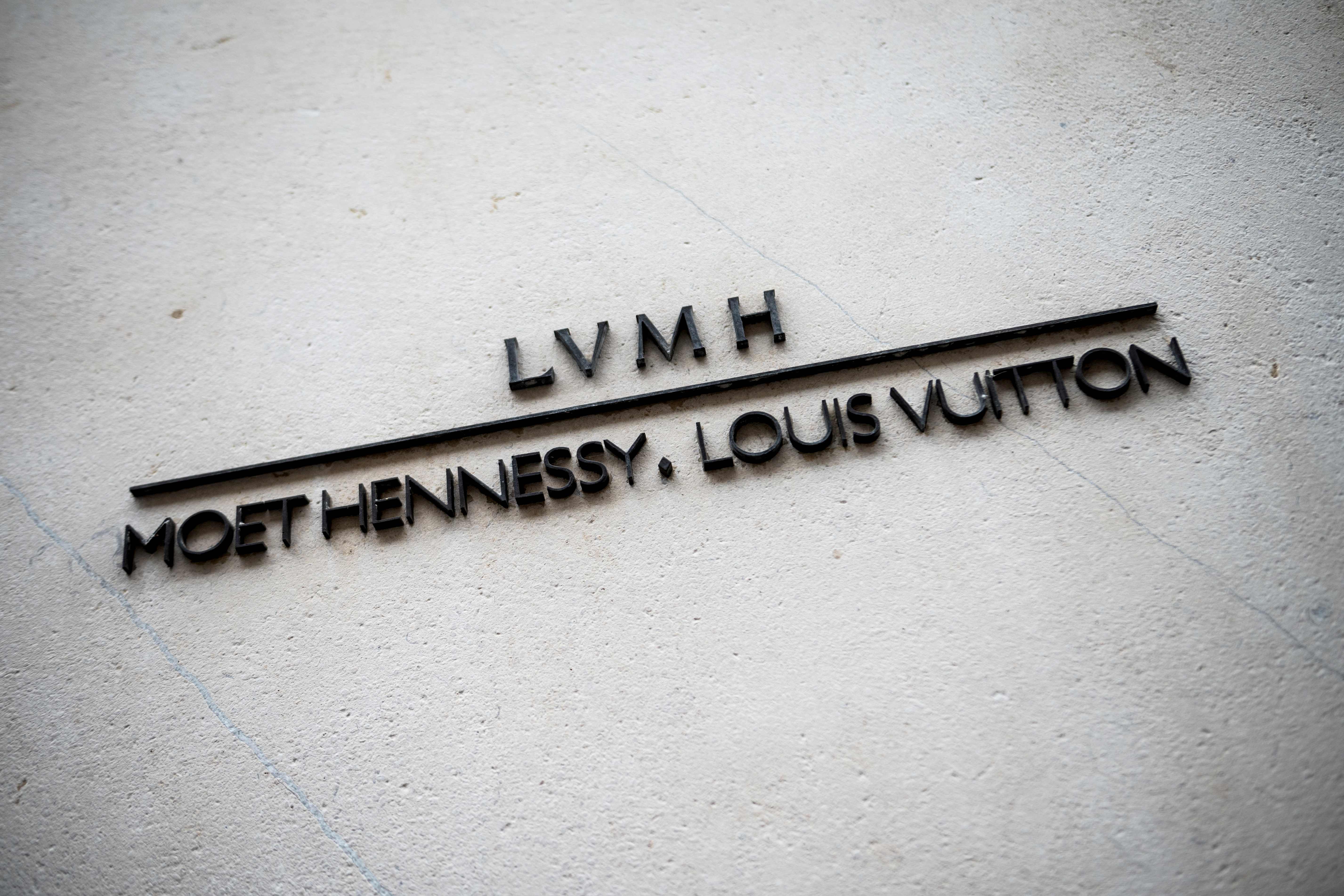 LVMH recrute 3 500 personnes pour la filière du luxe - Le Parisien