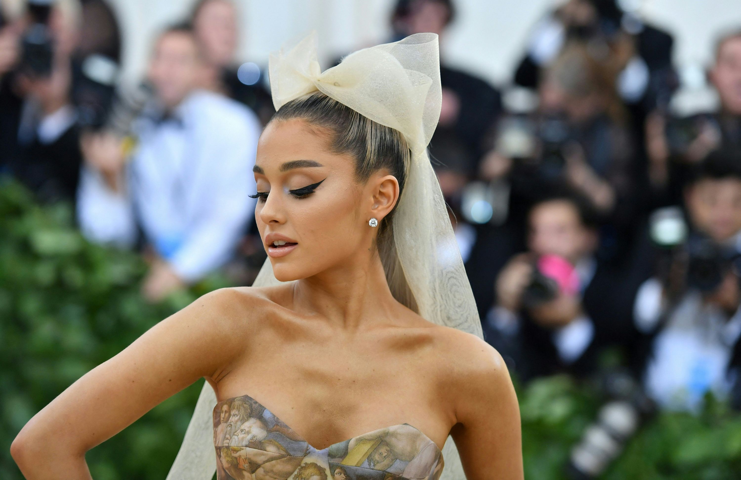 Ariana grande hotsell robe de soirée