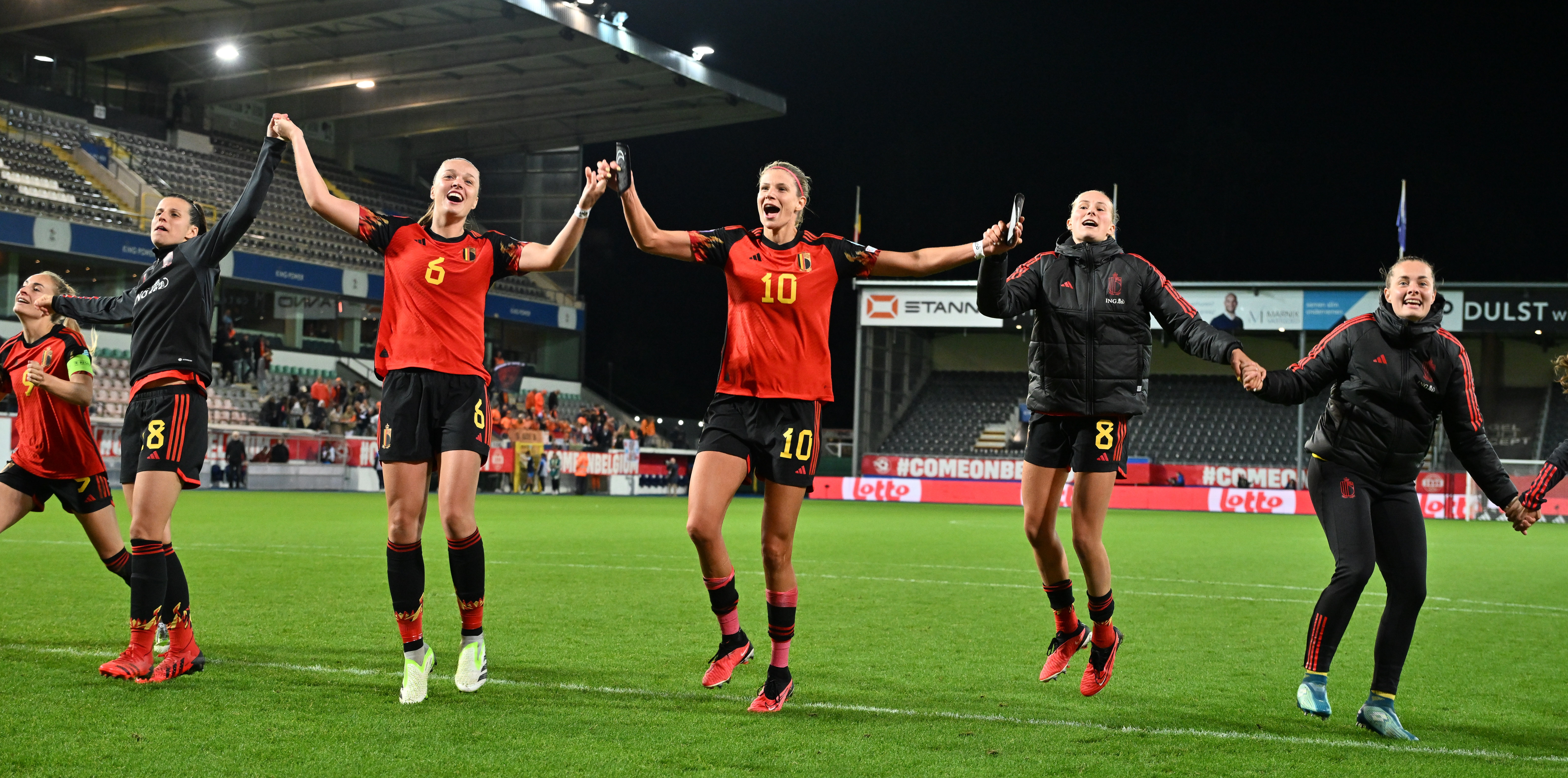 Coupe de Belgique : Anderlecht se qualifie face au Standard dans un Clasico  marqué par de nouveaux débordements en tribunes (VIDÉOS) - L'Avenir