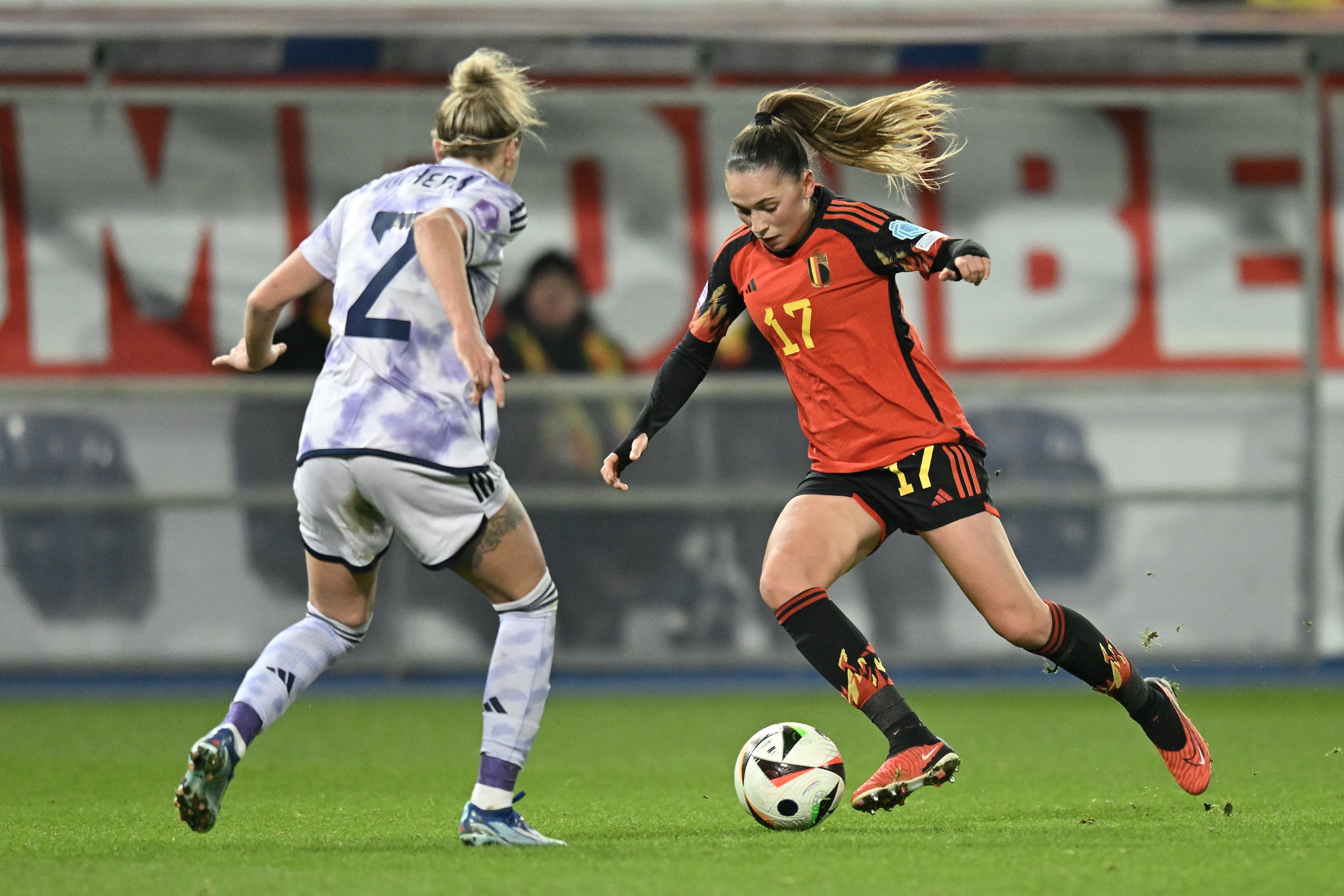 Coupe de Belgique : Anderlecht se qualifie face au Standard dans un Clasico  marqué par de nouveaux débordements en tribunes (VIDÉOS) - L'Avenir