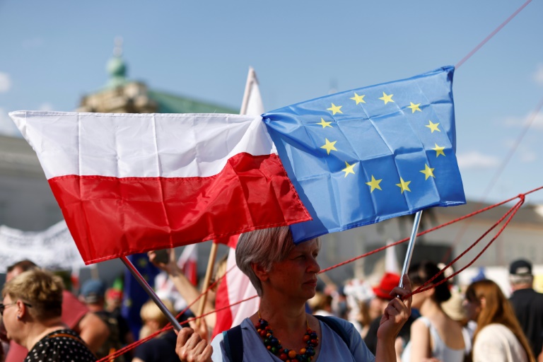 En Pologne, mobilisation massive contre la politique illibérale du PiS