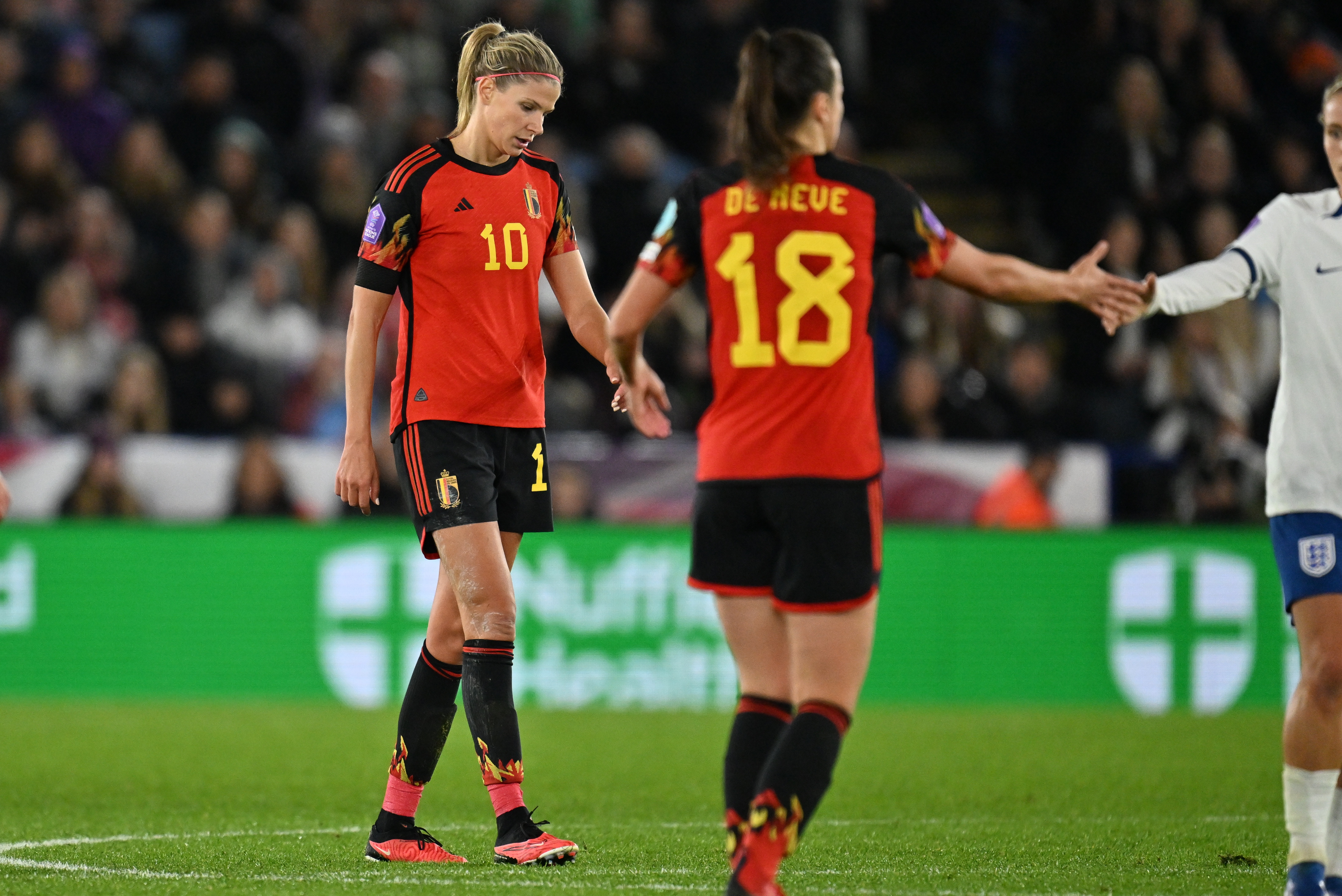 Coupe de Belgique : Anderlecht se qualifie face au Standard dans un Clasico  marqué par de nouveaux débordements en tribunes (VIDÉOS) - L'Avenir