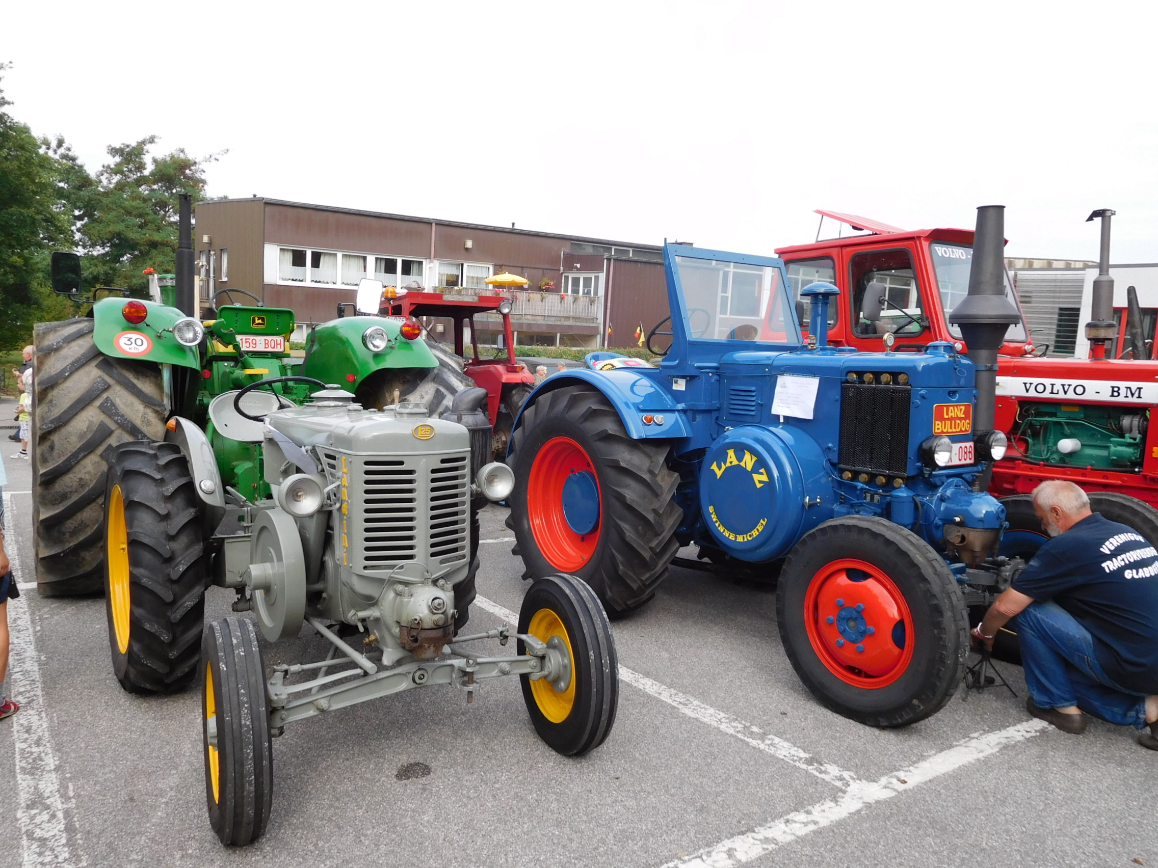 PHOTOS  Les tracteurs ont été rois à Sombreffe - L'Avenir