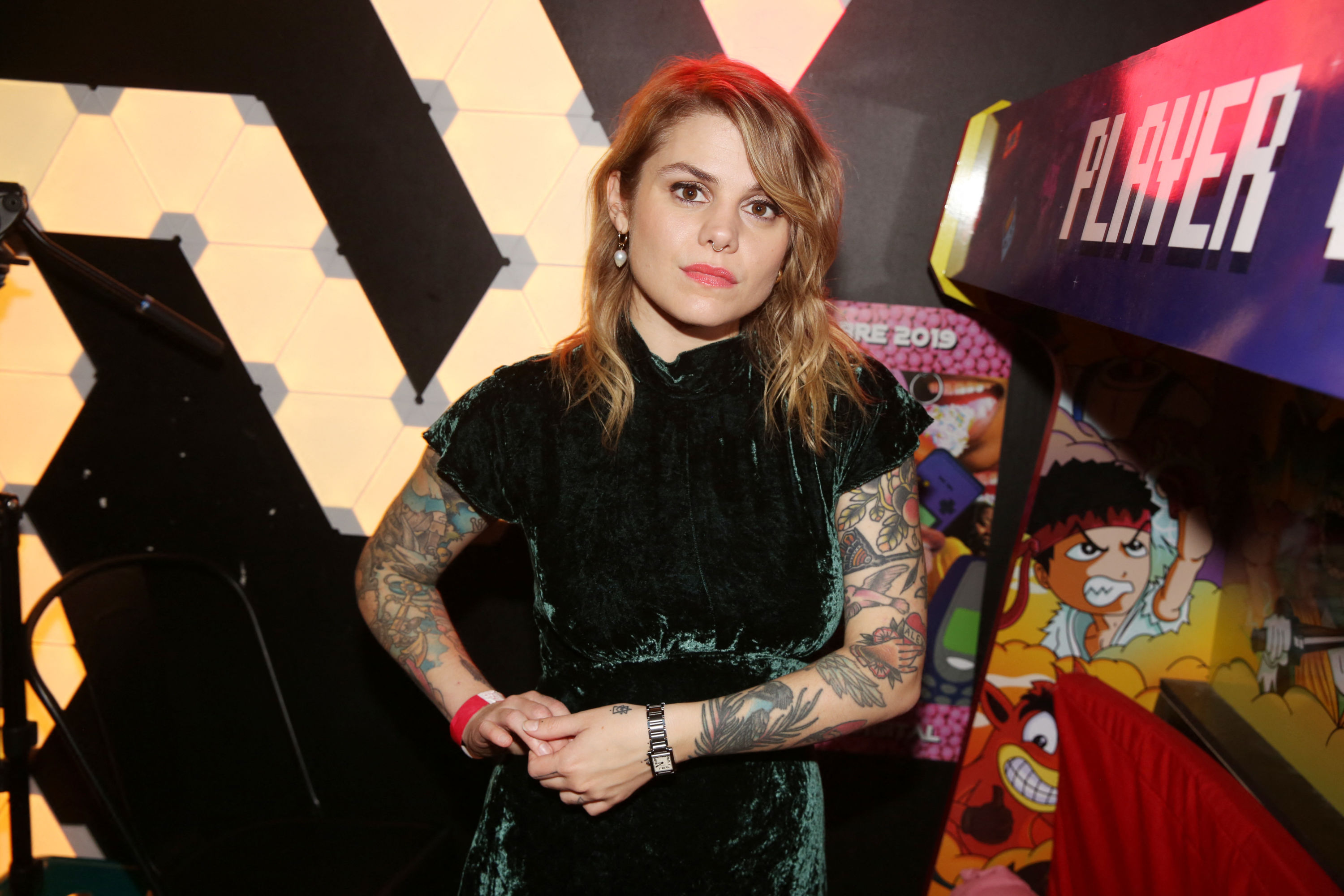 Coeur de Pirate affiche son baby bump pour annoncer sa deuxième grossesse -  parismatch.be