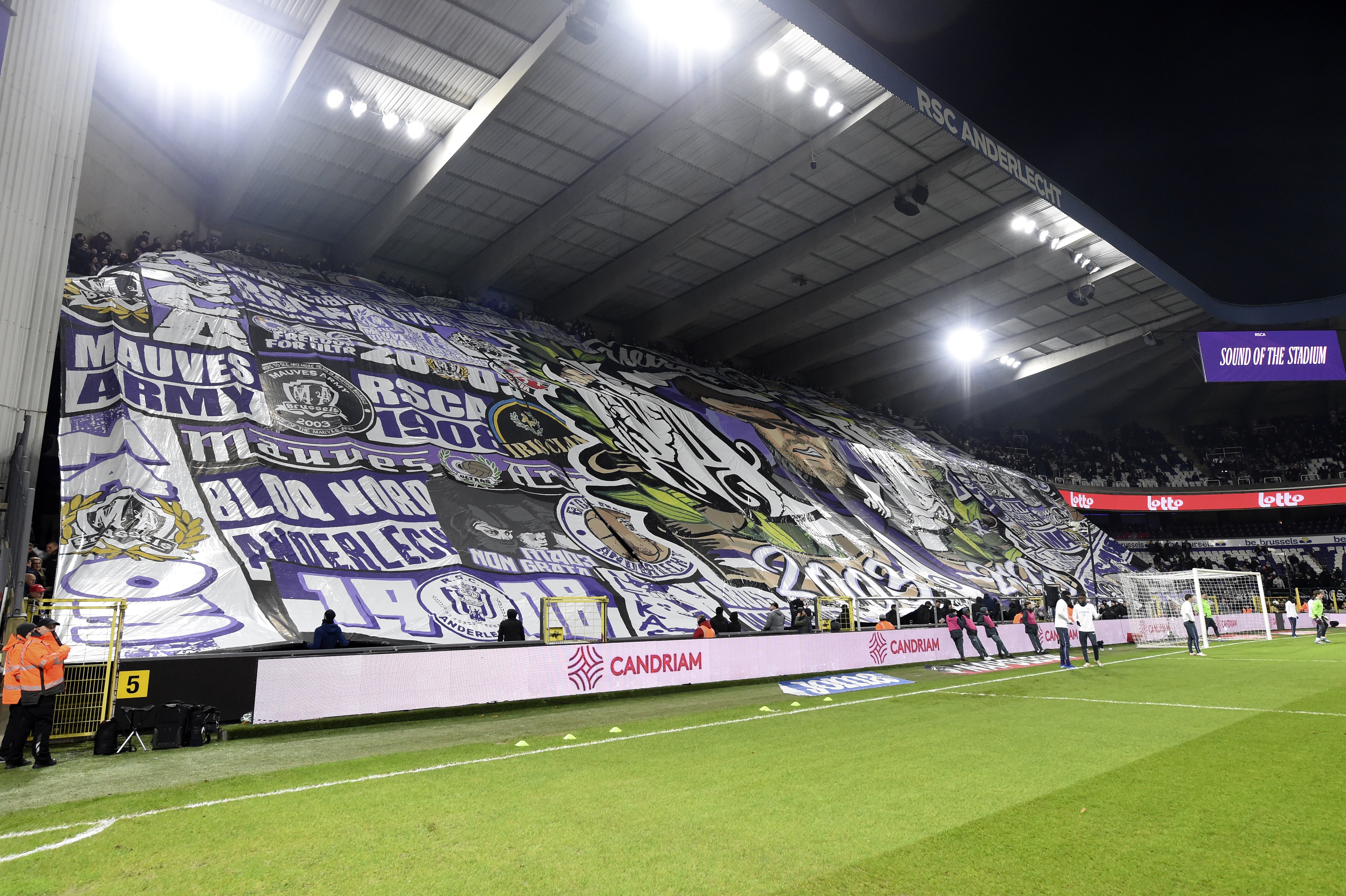 L'impressionnant tifo des supporters d'Anderlecht avant le derby