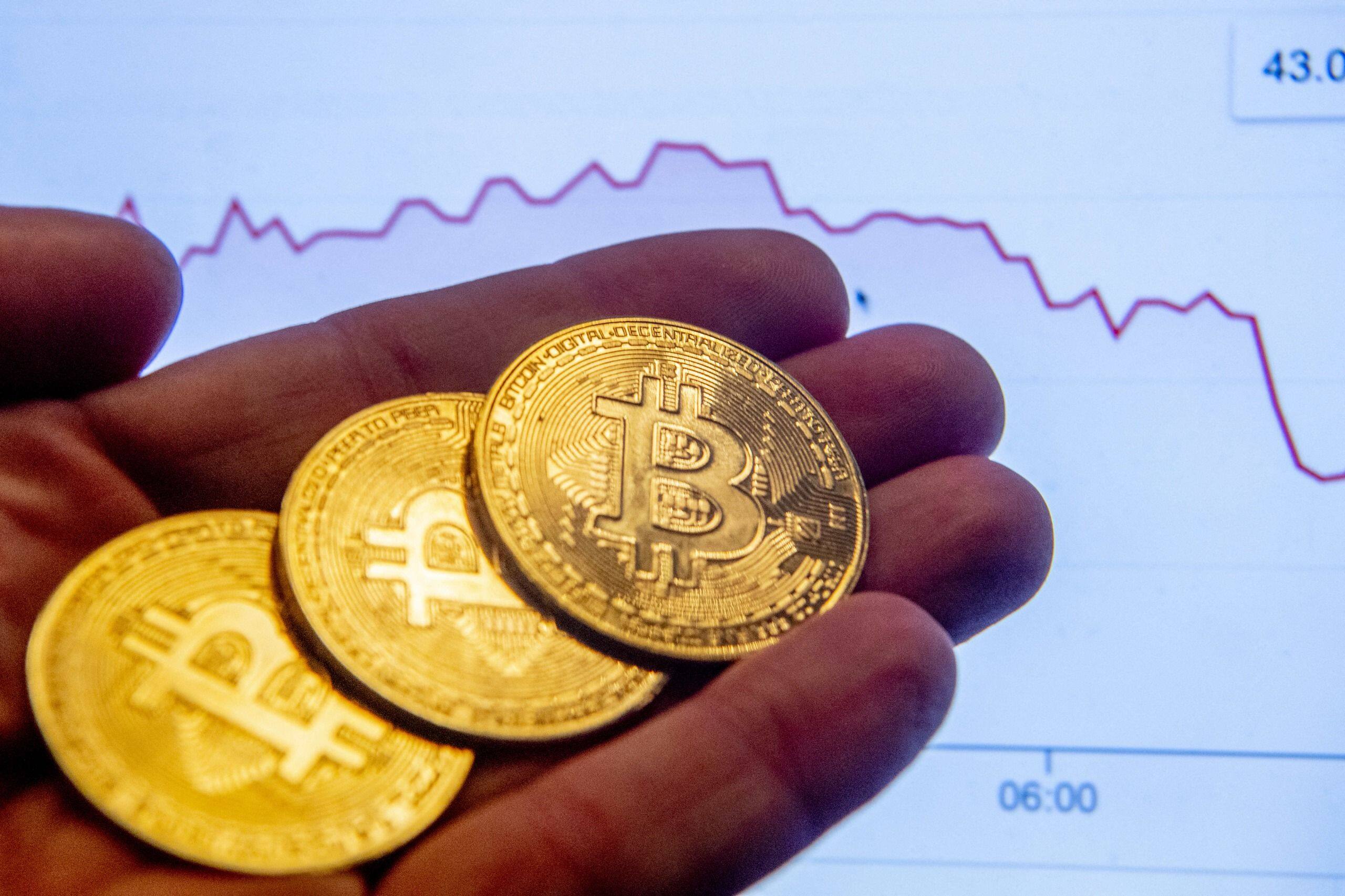 La valeur du bitcoin continue de plonger et passe sous la barre des 42 000  dollars - La Libre