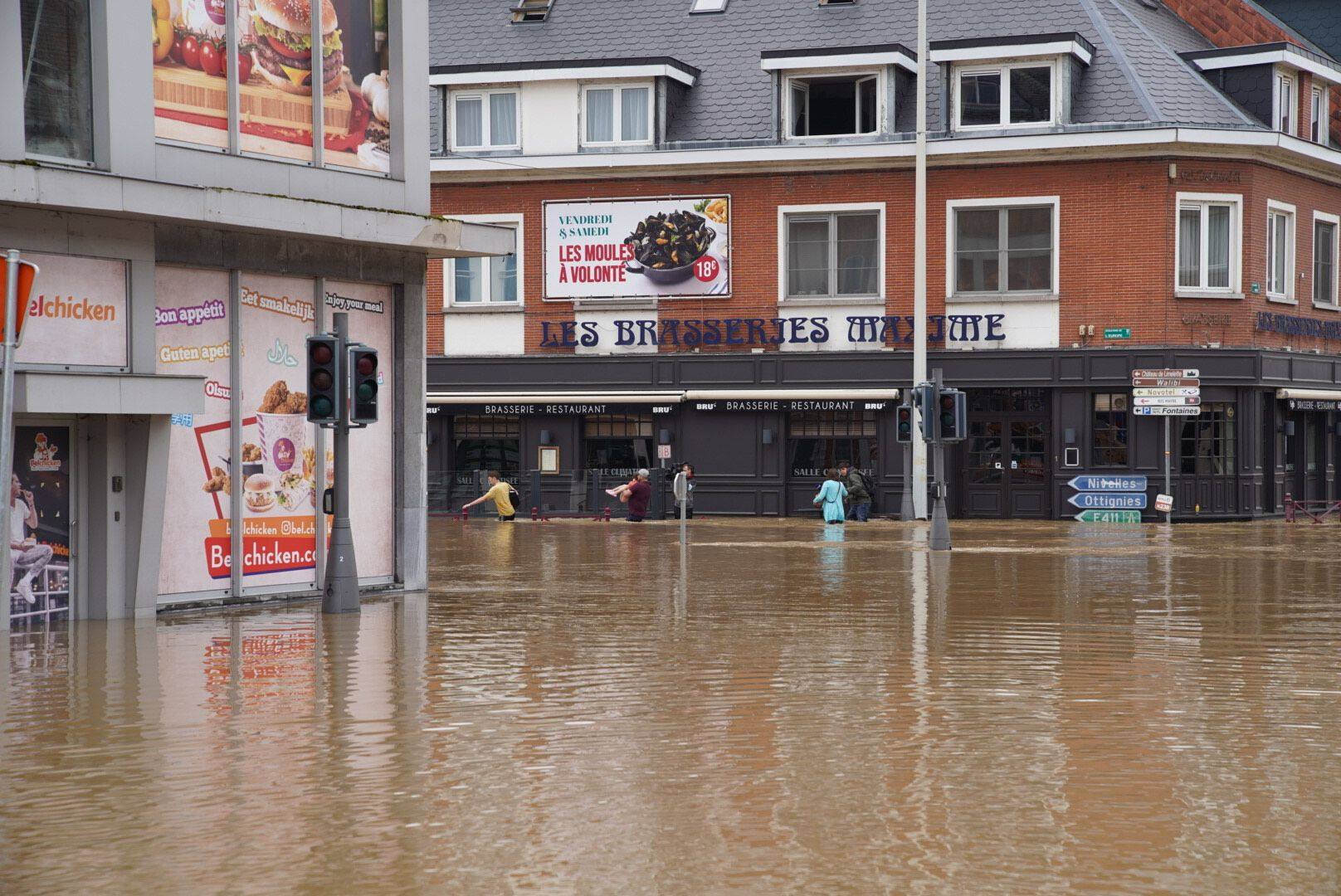 Inondations A Wavre La Dyle Poursuit Sa Decrue Le Pont De Limal Reste Ferme Photos Video La Libre