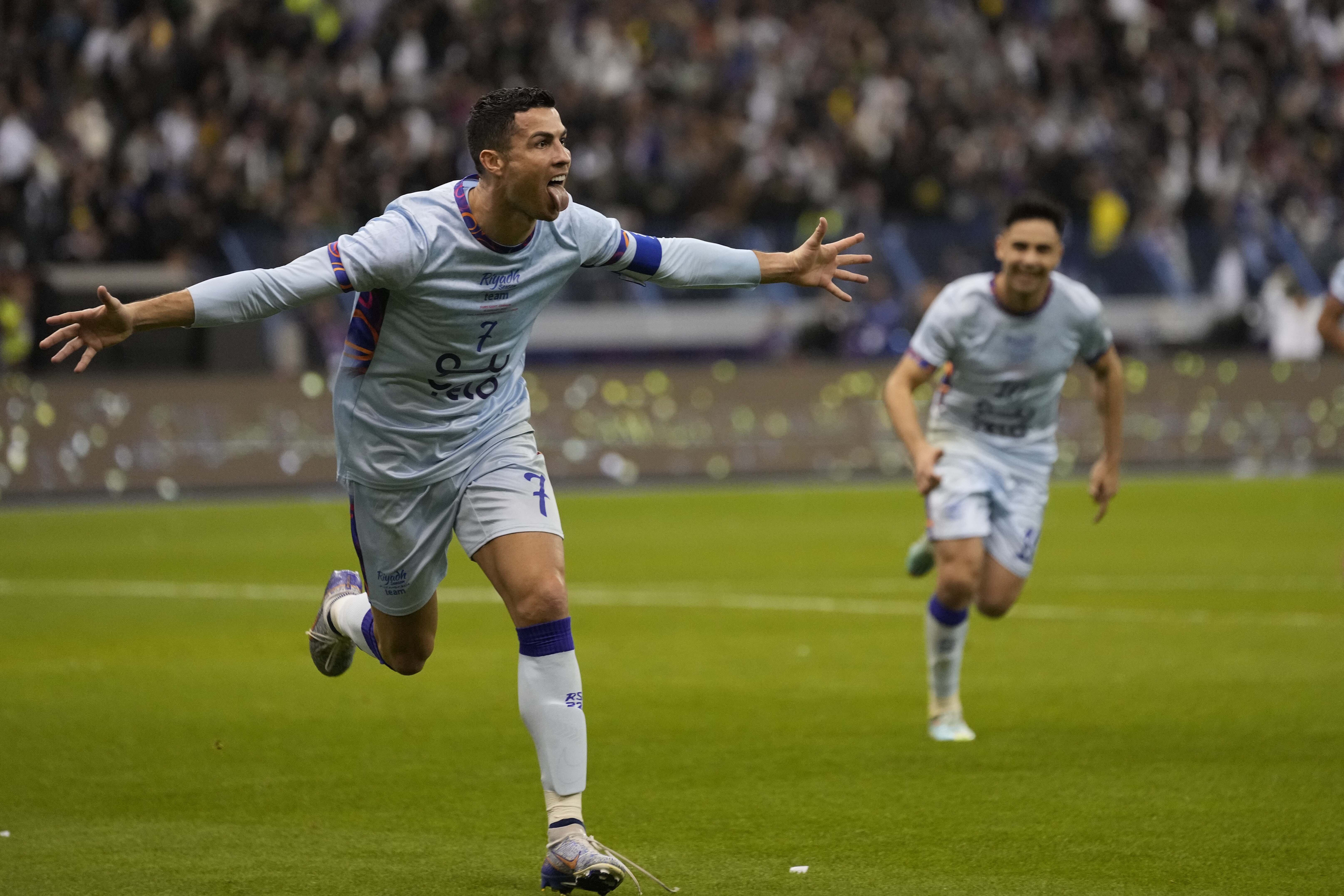 Foot PSG - PSG : Cristiano Ronaldo contre Messi, le match ultime fait  fureur ! - Foot 01