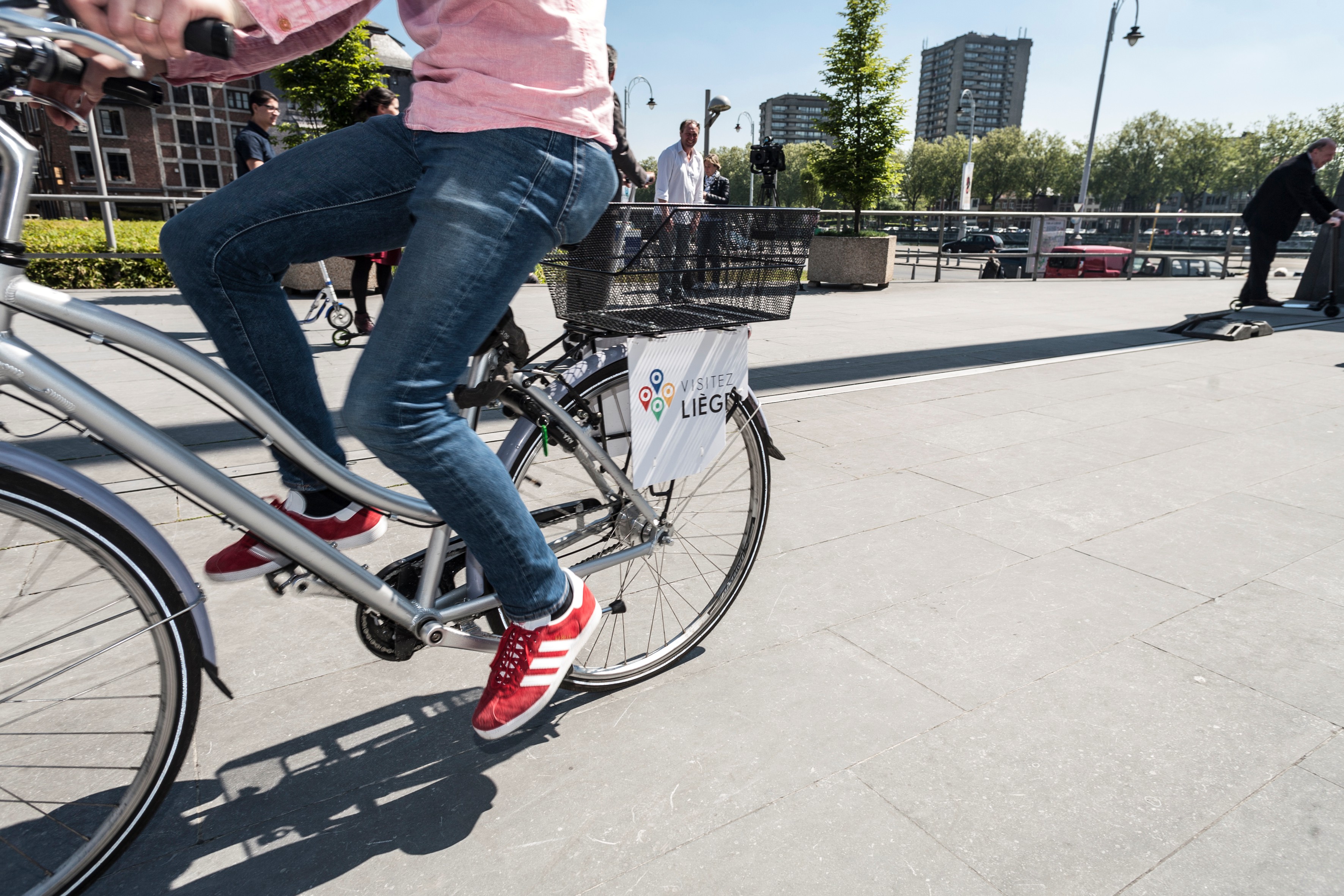 Nouveau parking vélo gratuit et sécurisé au centre-ville #pendant la  période des fêtes