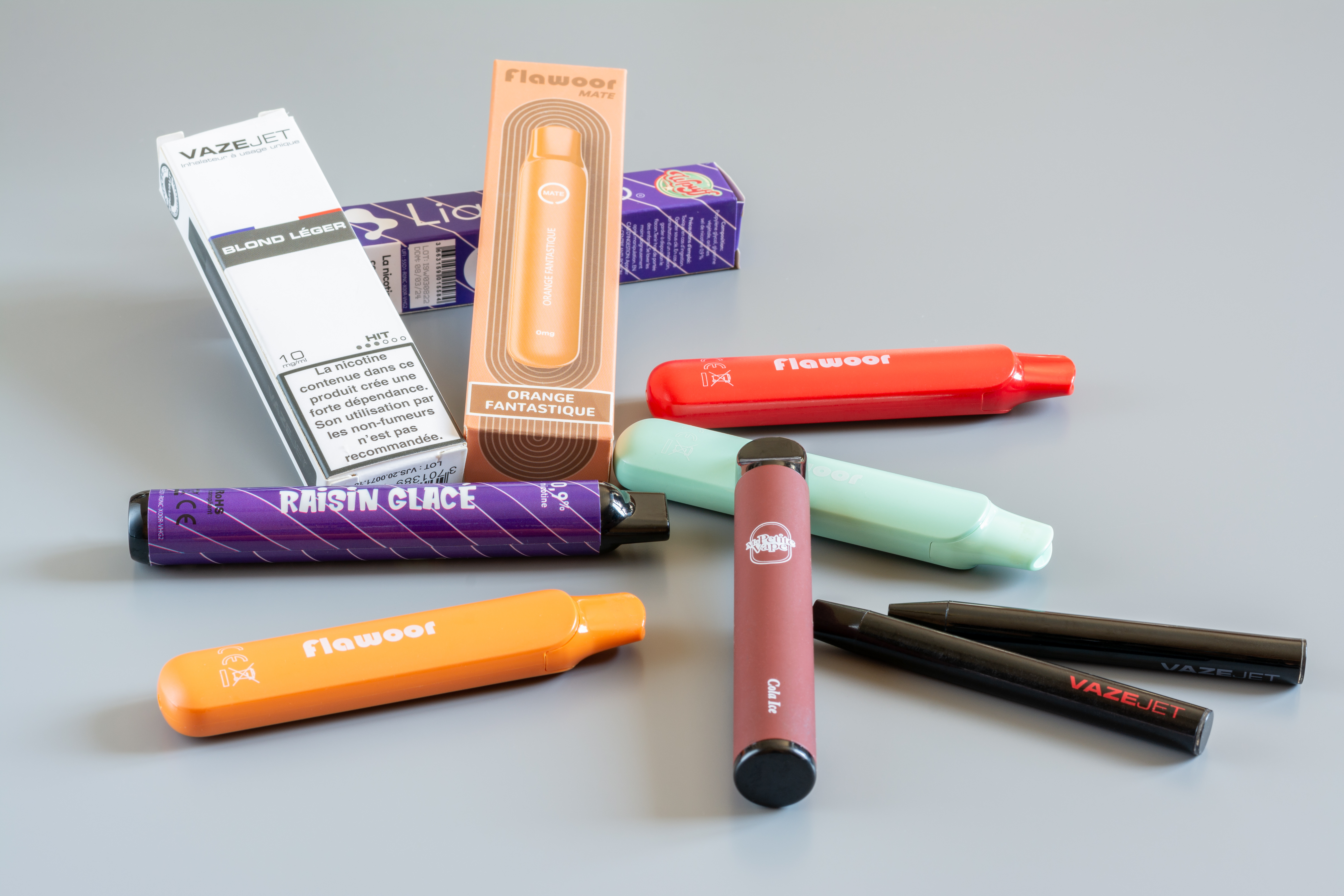 Ces puffs à vapoter sont interdits mais votre ado est toujours accro...  Quels risques pour sa santé ?