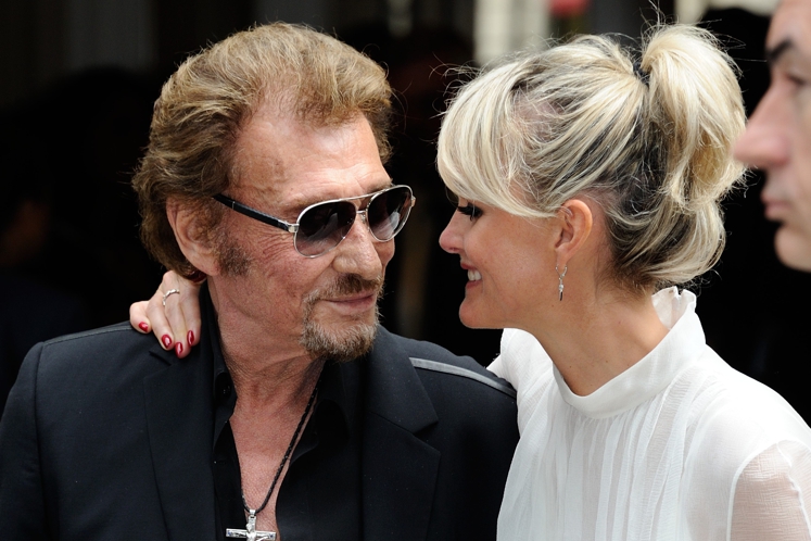 Six ans après la mort de Johnny, Laeticia Hallyday lui rend un bel hommage : "Tu nous manqueras à jamais mon amour" (VIDÉO) - La Libre