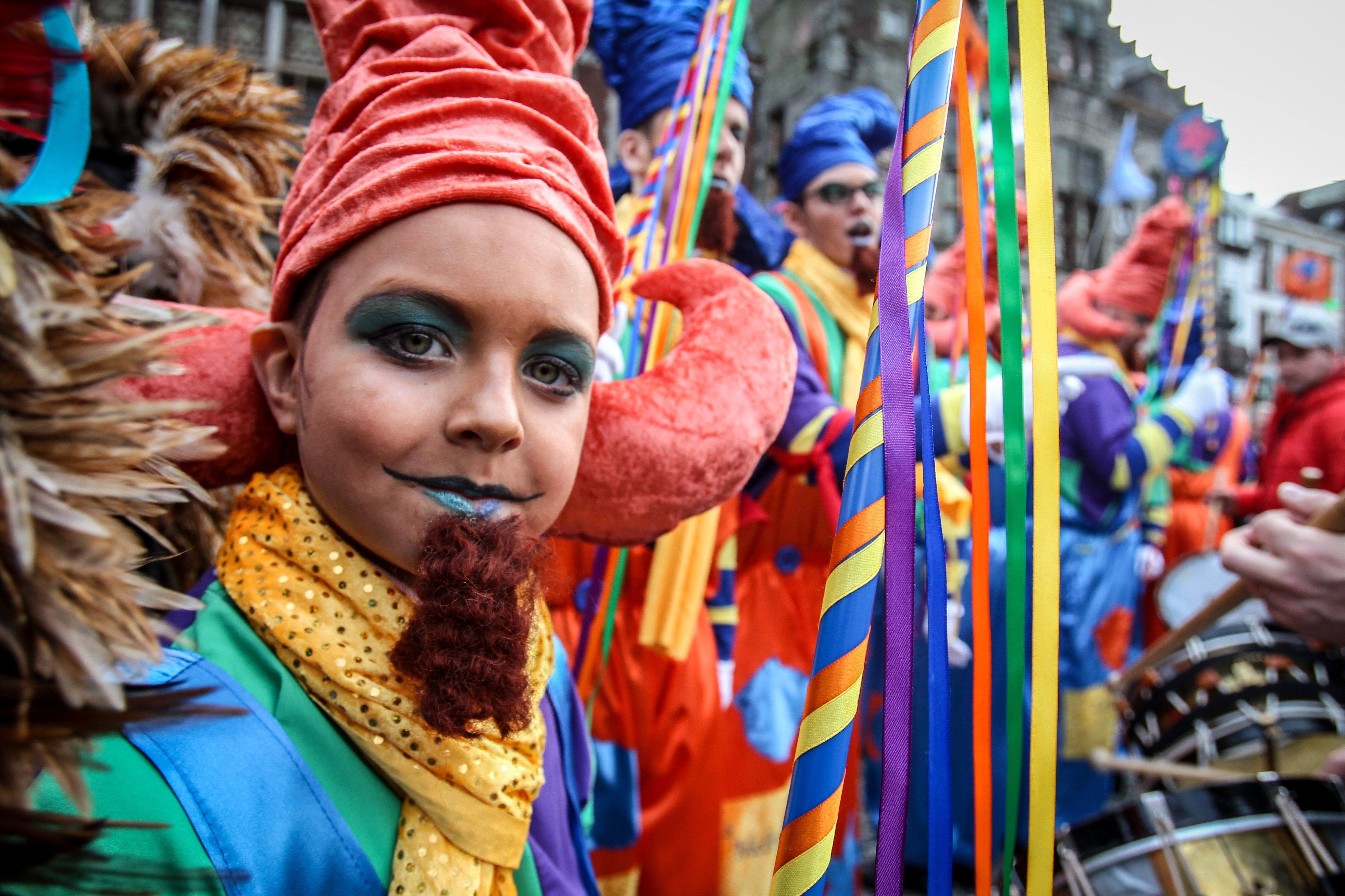 Binche: Les costumes de fantaisie sont de sortie pour le premier jour de  carnaval - La DH/Les Sports+
